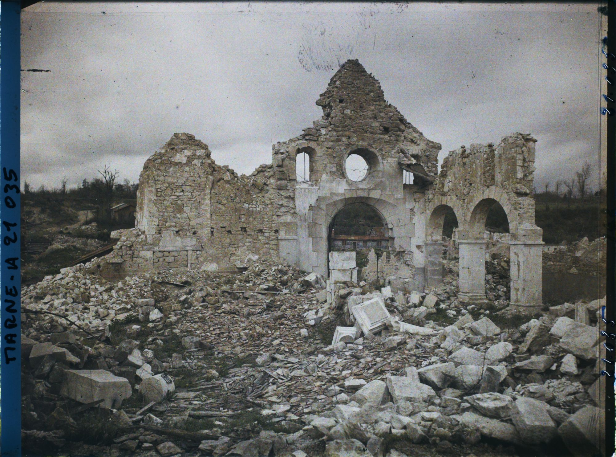 Image représentant France, Brimont, Entrée de l'Eglise