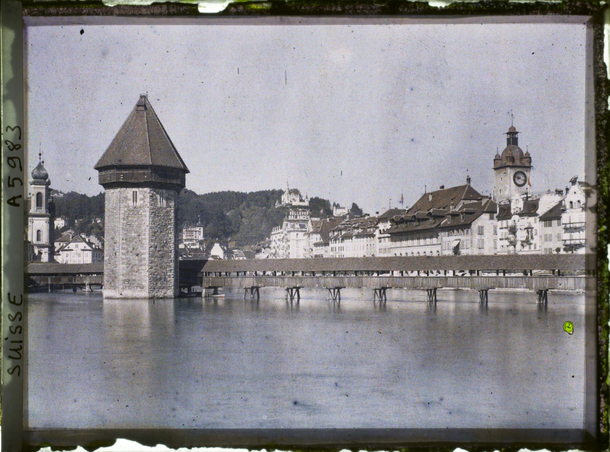 Image représentant Le Kapellbrücke (pont de la Chapelle) et la Reuss