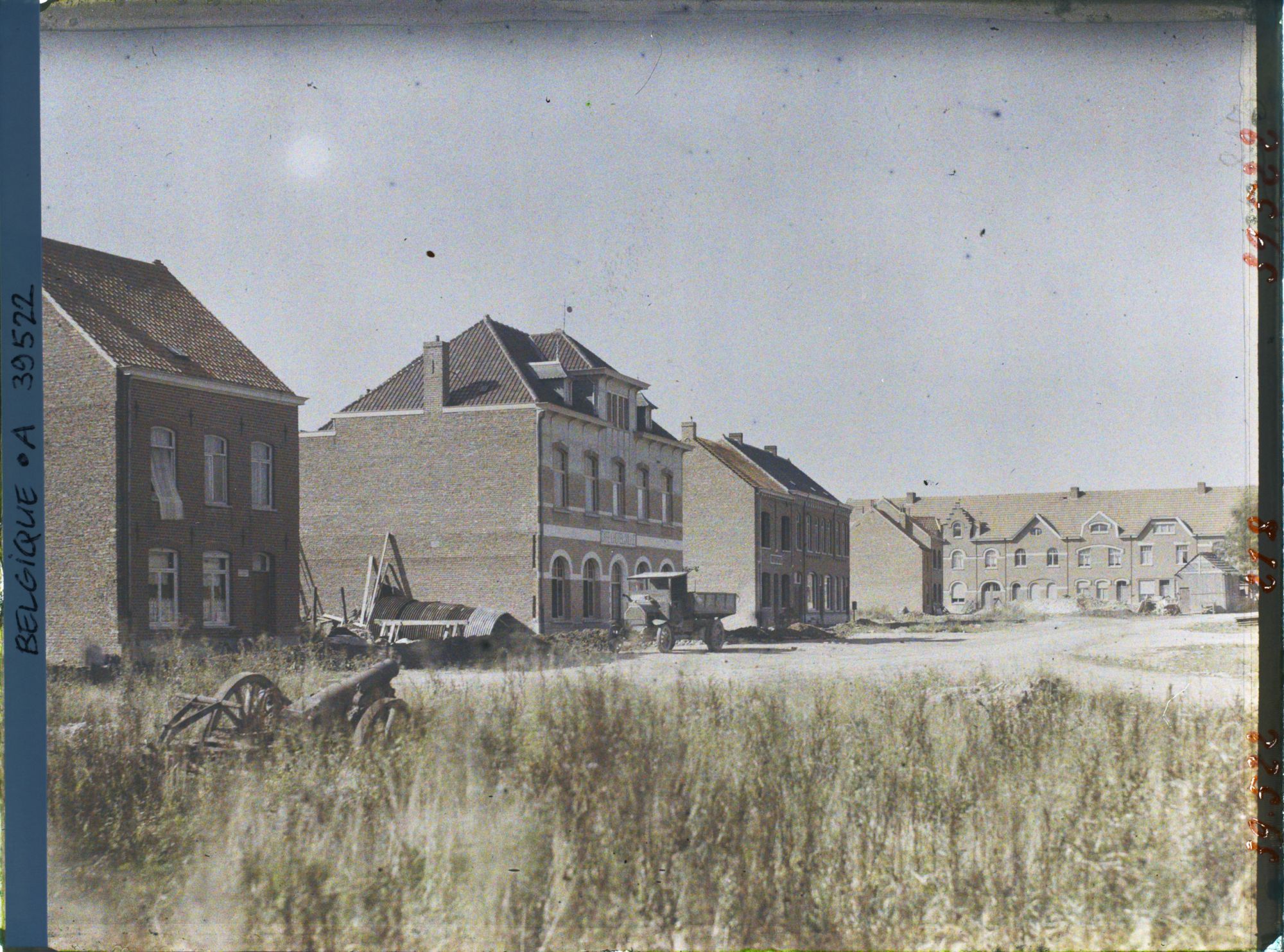 Image représentant Belgique, Messines, Place de l'Hôtel de Ville