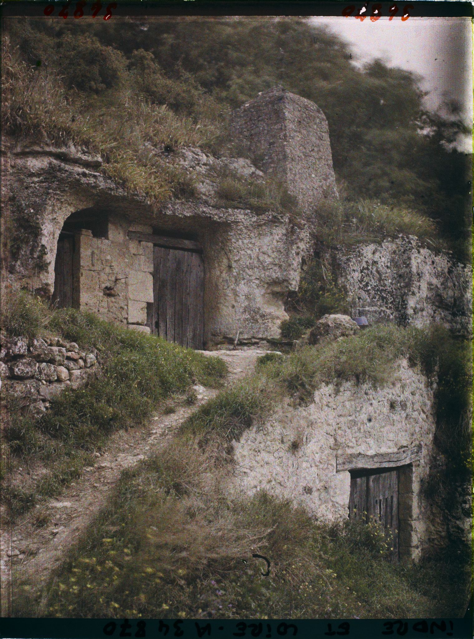 Image représentant Sentier conduisant à une maison troglodyte
