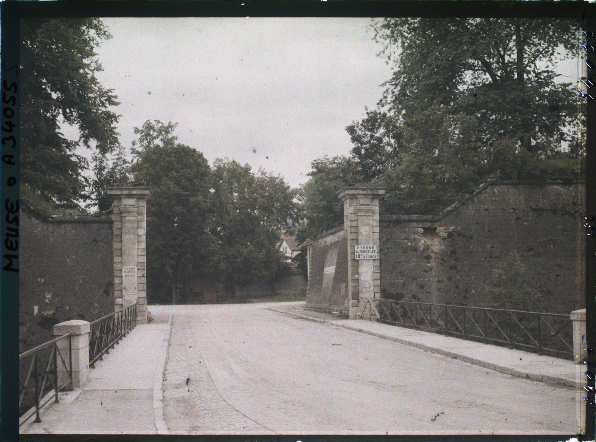 Image représentant France, Verdun, La Porte de France vue de l'extérieur