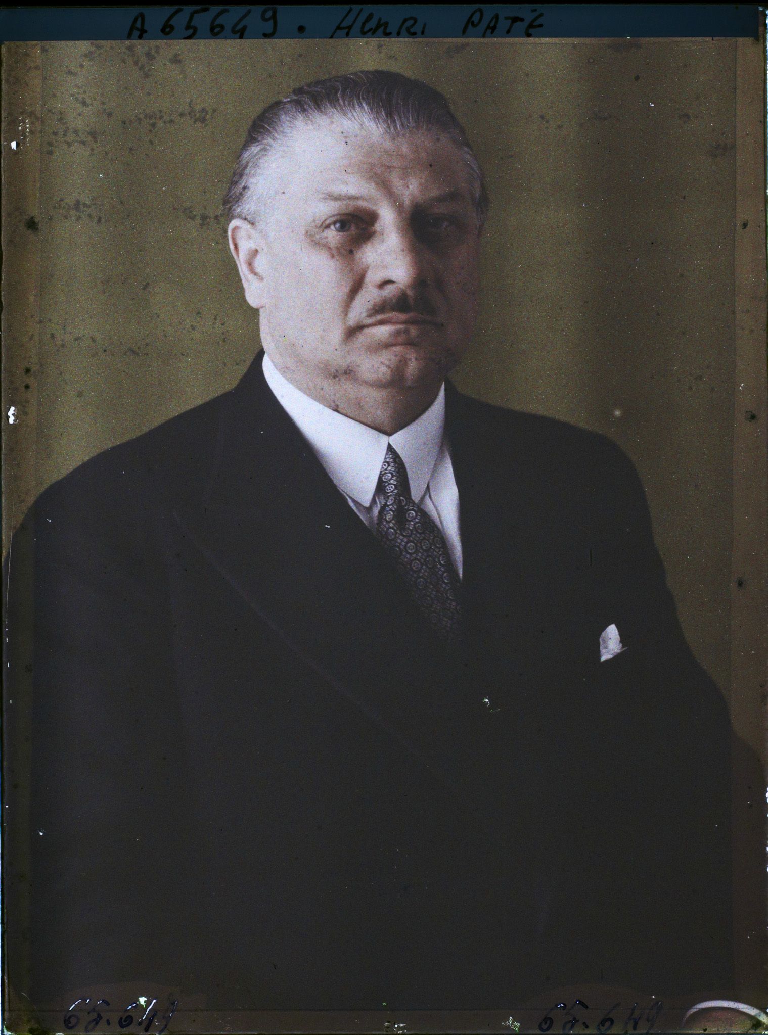 Image représentant Monsieur  https://musee-albert-kahn.s-museum.fr/home/NWQ2OTAwYzNmYjZlZTk1ZWQwODJmMjY4L2dlbmVyaWMtbm90aWNlLXRhYi9hdXRob3JpdHkvNjE3YTc5ZjVjZjhiODk2OGIzMzM3ZDIx/5d6900c3fb6ee95ed082f268/generic-notice-tab/authority/617a79ebcf8b8968b33374f3 Henry Paté