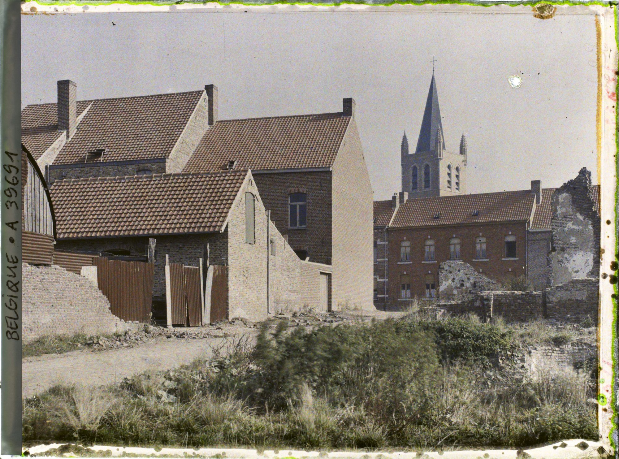 Image représentant Belgique, Neuve Eglise,Reconstructions vers l'Eglise