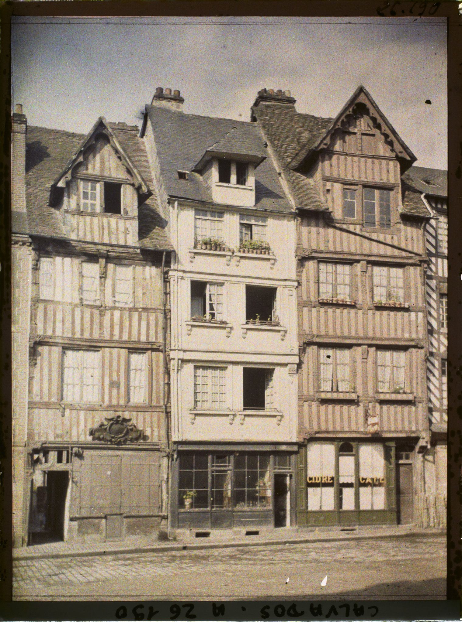 Image représentant Vieilles maisons place Victor Hugo