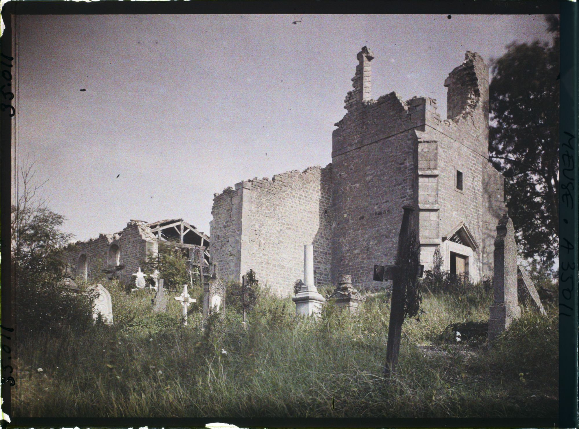 Image représentant France, Aubreville (Meuse), Ruines extérieurs de l'Eglise