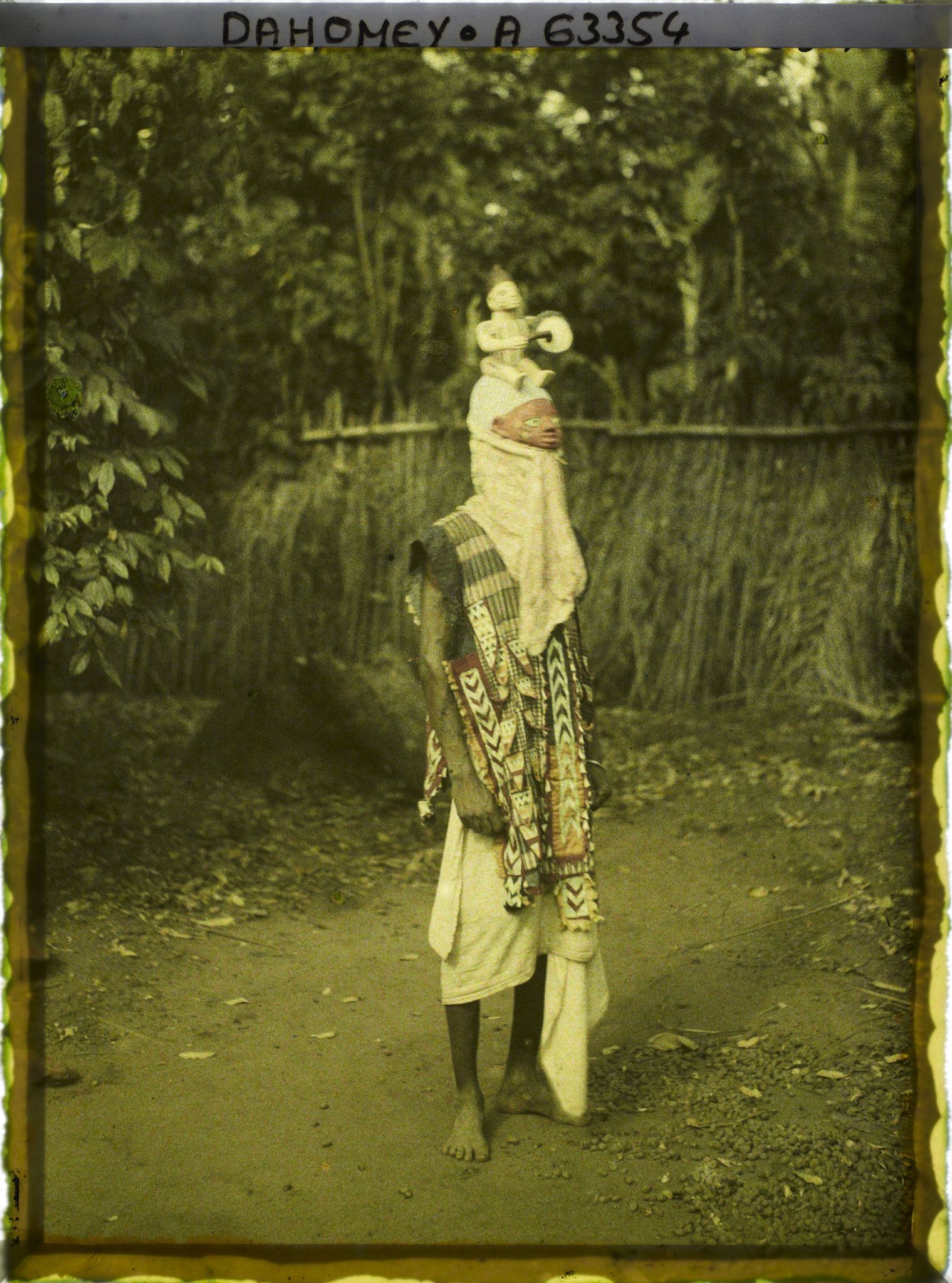 Image représentant Danseur avec le masque " Onigangan " (joueur de tam-tam)