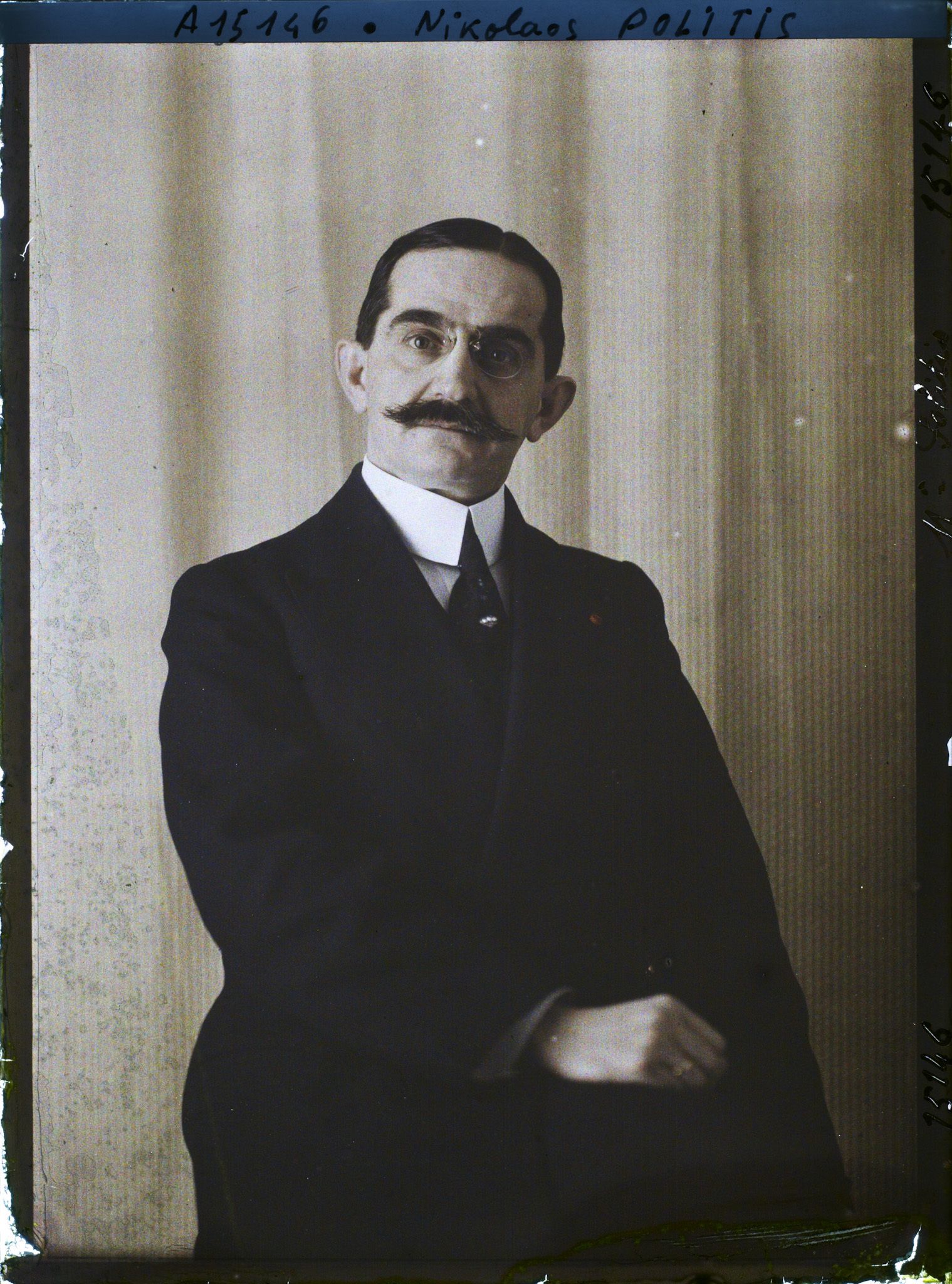 Image représentant Monsieur  https://musee-albert-kahn.s-museum.fr/home/NWQ2OTAwYzNmYjZlZTk1ZWQwODJmMjY4L2dlbmVyaWMtbm90aWNlLXRhYi9hdXRob3JpdHkvNjE3YTc5ZjVjZjhiODk2OGIzMzM3ZDIx/5d6900c3fb6ee95ed082f268/generic-notice-tab/authority/617a79ebcf8b8968b33375be Nikolaos Politis
