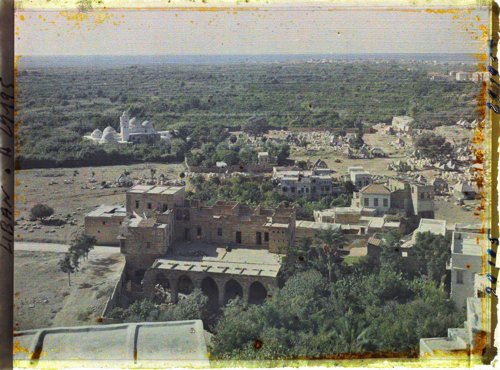 Image représentant Panorama avec la mosquée de Taylan à gauche et le cimetière musulman à droite