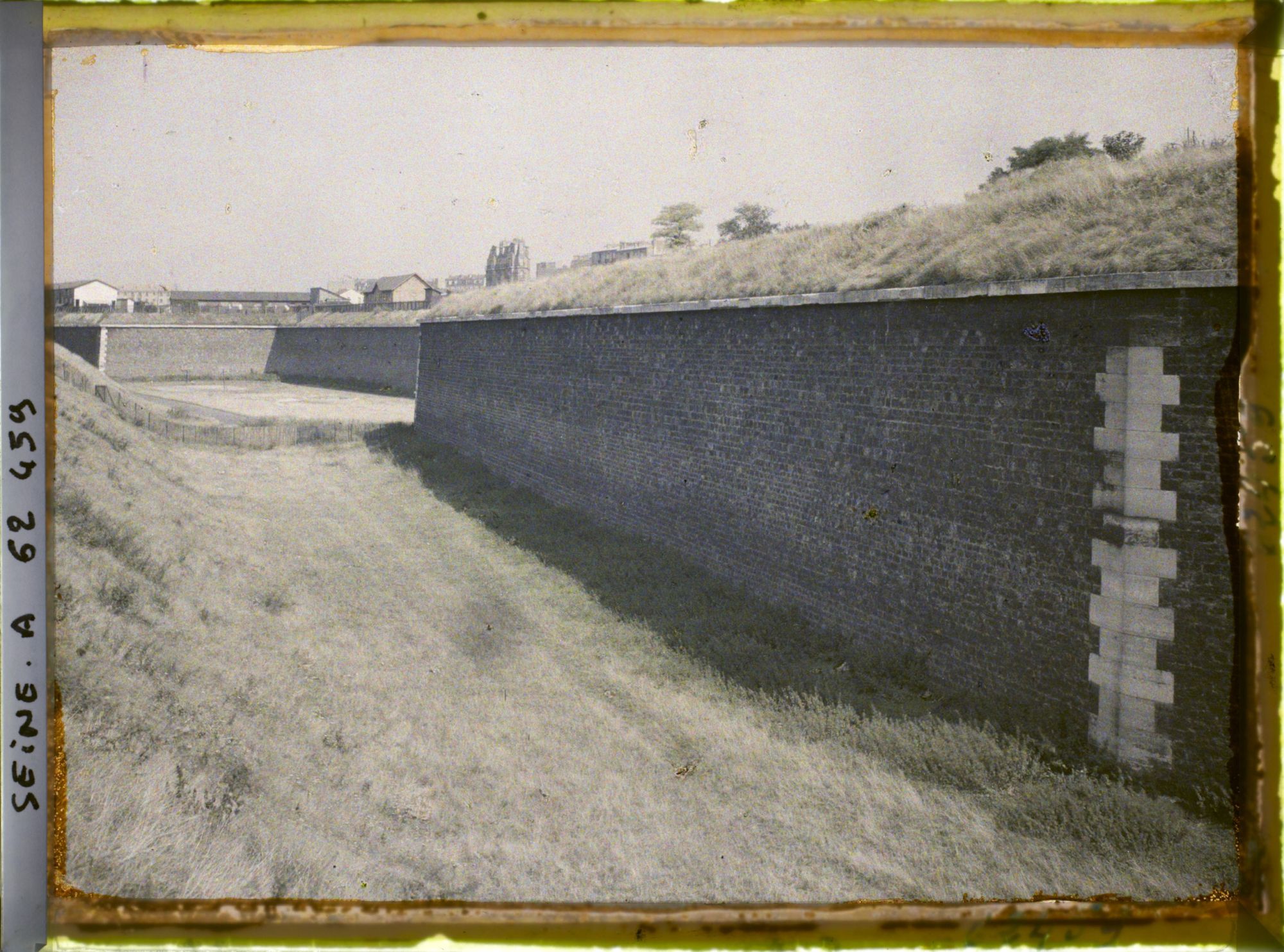 Image représentant Les fortifications entre les portes de Clichy et Saint-Ouen