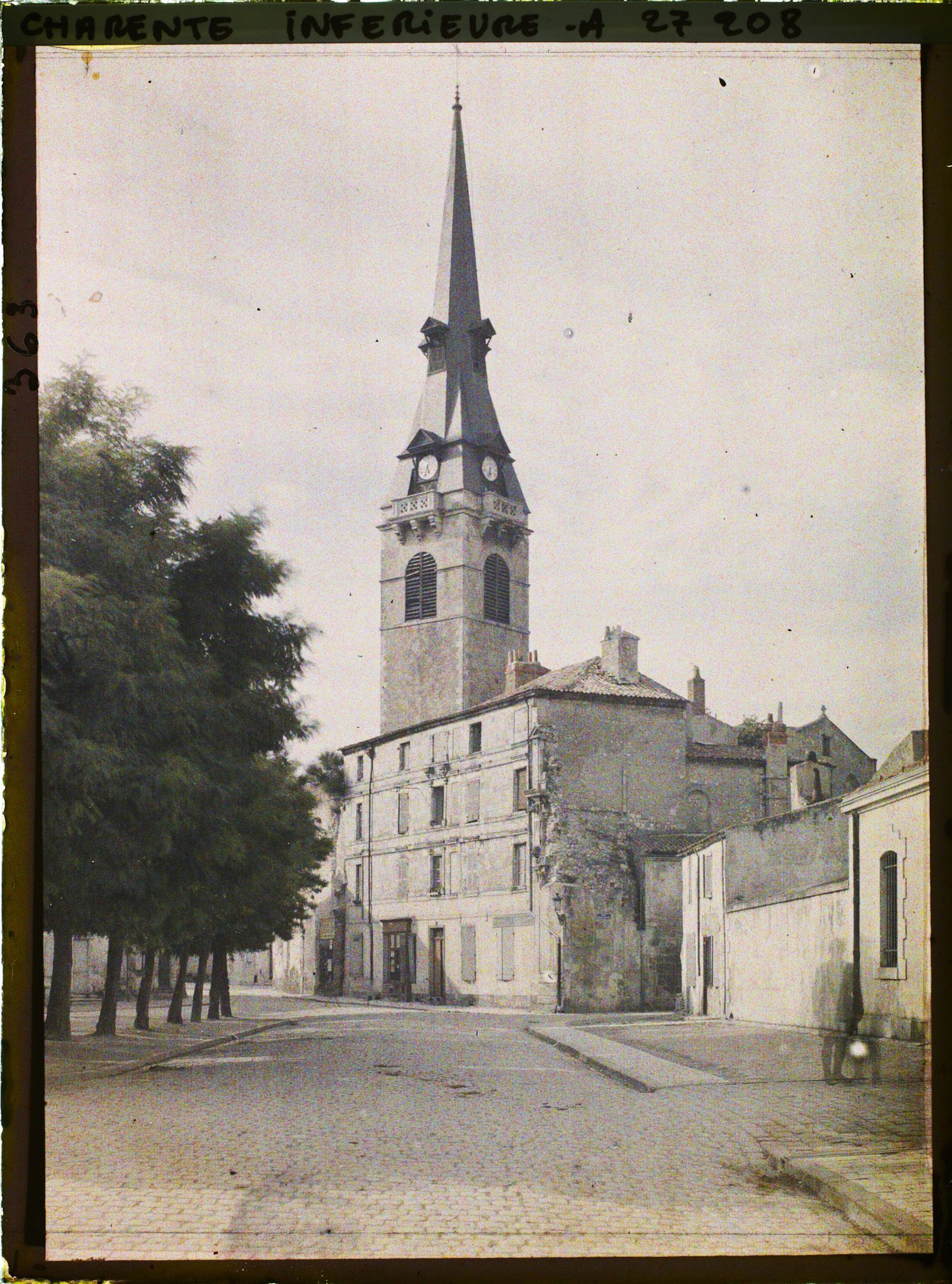 Image représentant L'église Notre-Dame, vue depuis la place des Cordeliers