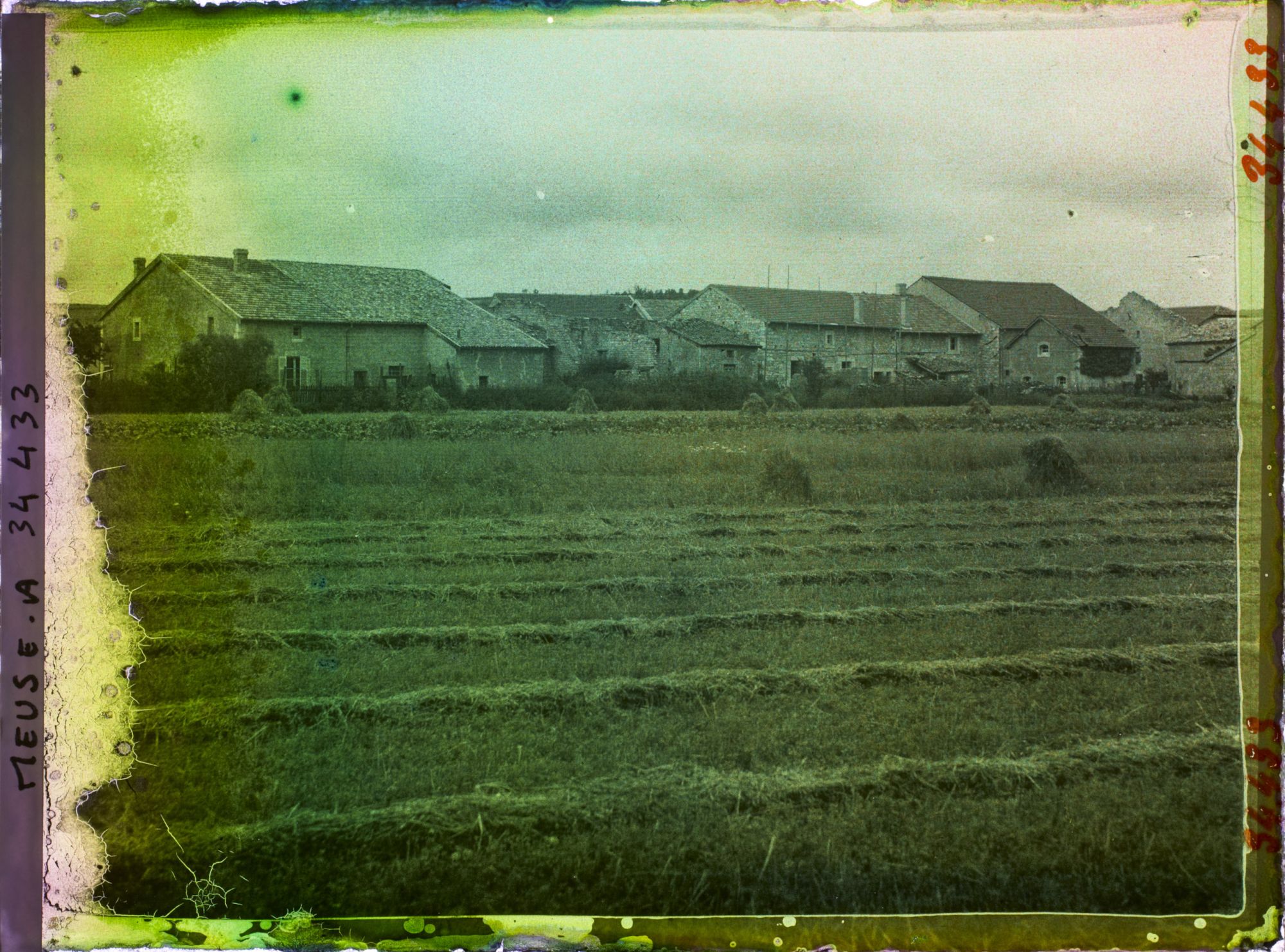 Image représentant France, Les Paroches, Aspect du Village avec les nouvelles Maisons