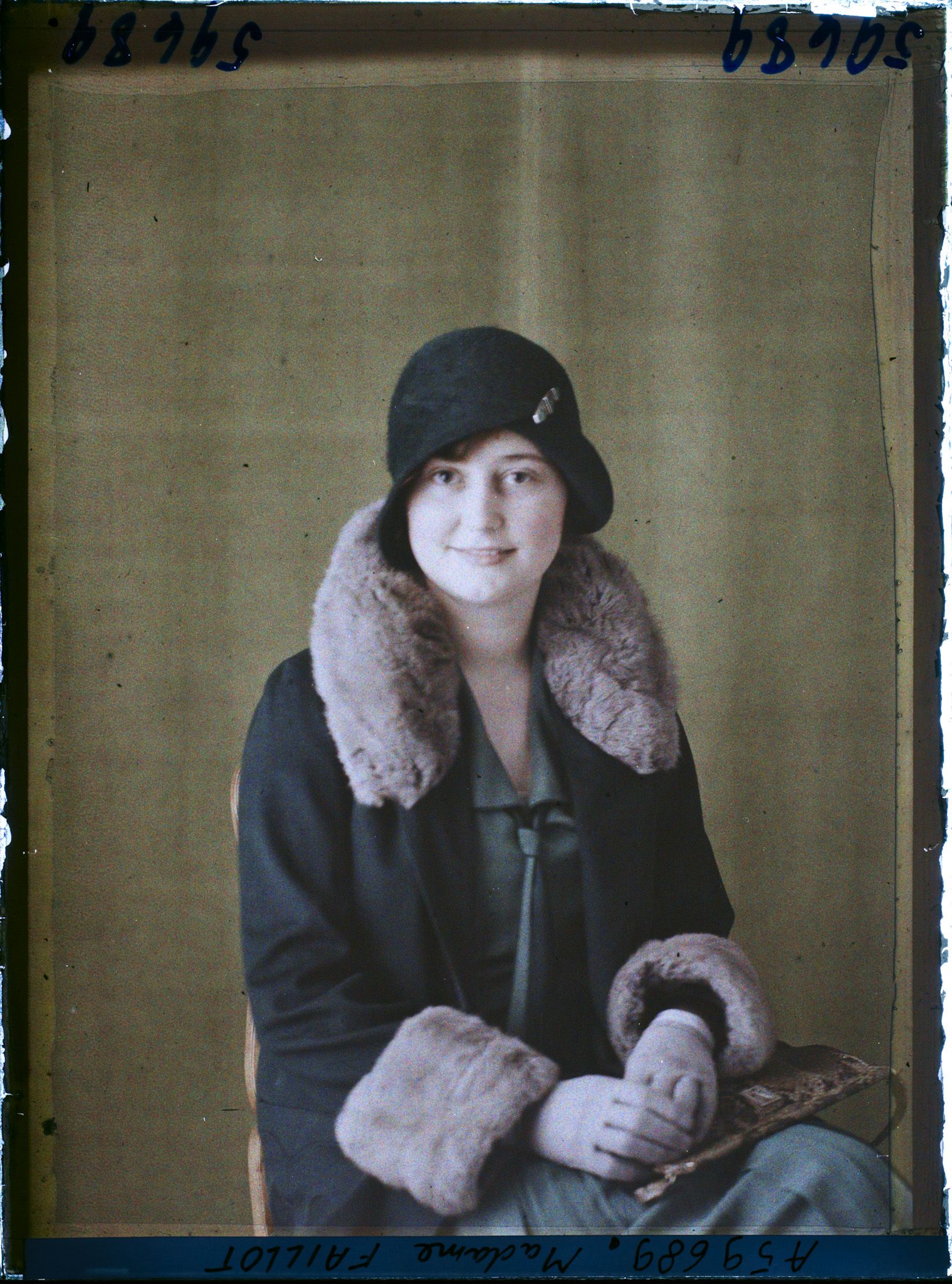Image représentant https://musee-albert-kahn.s-museum.fr/home/NWQ2OTAwYzNmYjZlZTk1ZWQwODJmMjY4L2dlbmVyaWMtbm90aWNlLXRhYi9hdXRob3JpdHkvNjE3YTc5ZjVjZjhiODk2OGIzMzM3ZDIx/5d6900c3fb6ee95ed082f268/generic-notice-tab/authority/617a79ebcf8b8968b3336cac Madame Marie Failliot