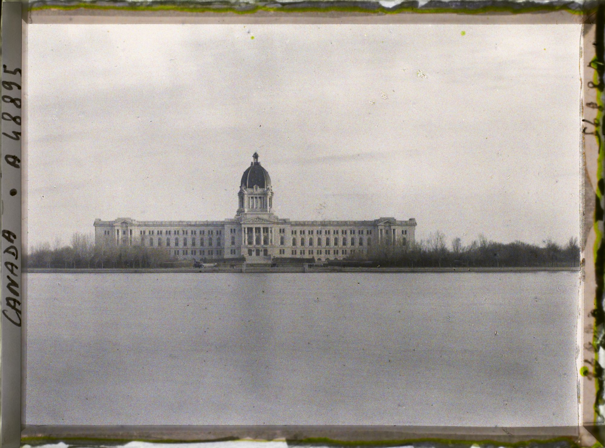 Image représentant Canada, Regina, Le lac et le Parlement