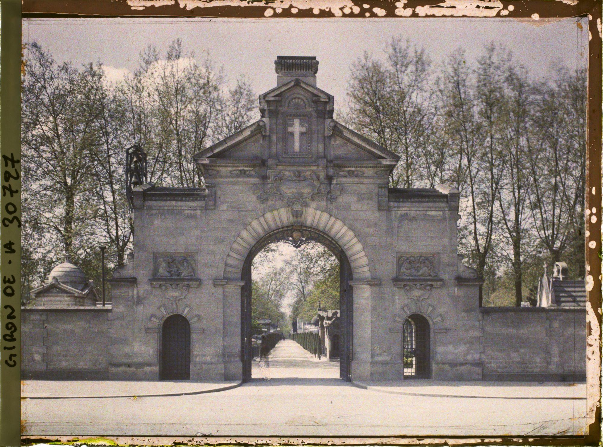 Image représentant France, Bordeaux, Entrée du Cimetière de la Chartreuse