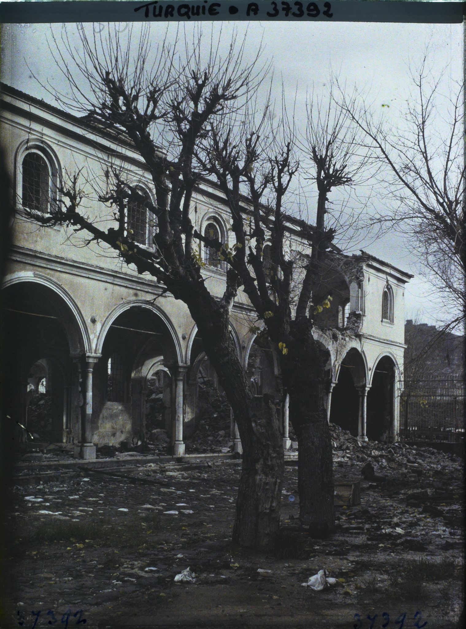 Image représentant Turquie, Smyrne, Incendie de Smyrne en Septembre 1922, Quartier Tchayirli-Bagtché (même quartier) Eglise Grecque de St Dimitri