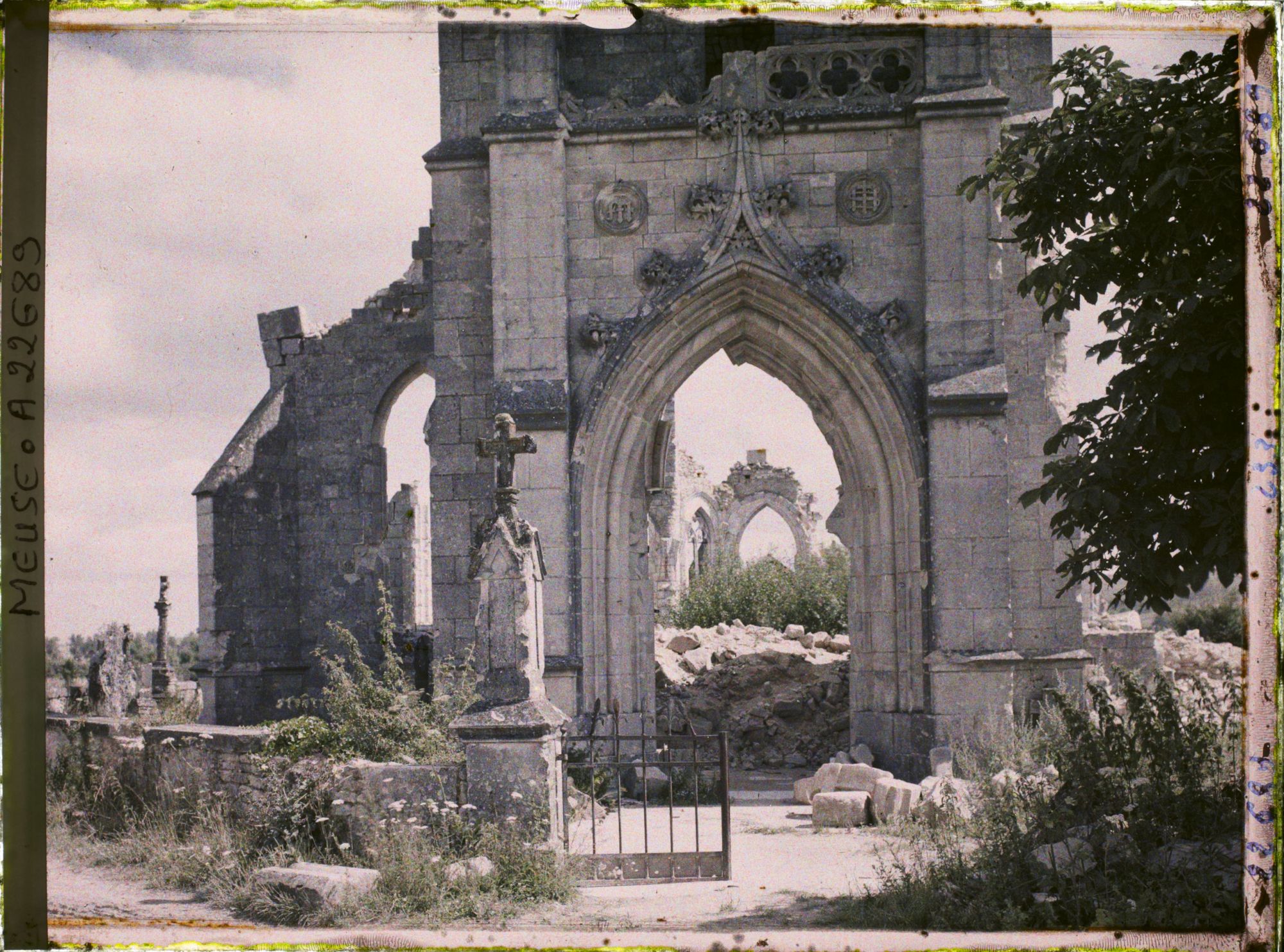 Image représentant France, Les Paroches, Porche de l'Eglise