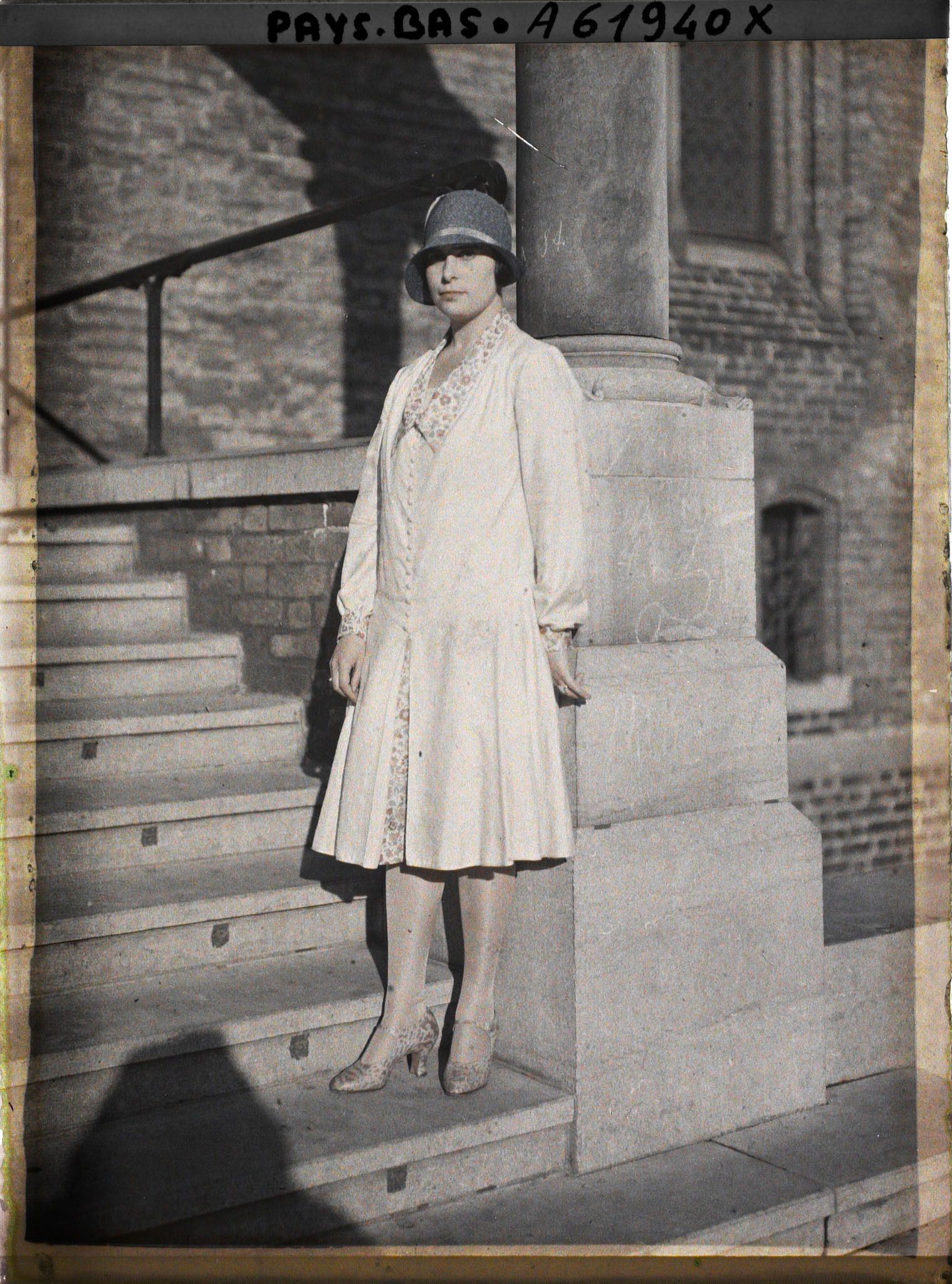 Image représentant https://musee-albert-kahn.s-museum.fr/home/NWQ2OTAwYzNmYjZlZTk1ZWQwODJmMjY4L2dlbmVyaWMtbm90aWNlLXRhYi9hdXRob3JpdHkvNjE3YTc5ZjVjZjhiODk2OGIzMzM3ZDIx/5d6900c3fb6ee95ed082f268/generic-notice-tab/authority/617a79ebcf8b8968b3337c4d Mademoiselle Gérardin  du journal l'Eclaireur de Nice