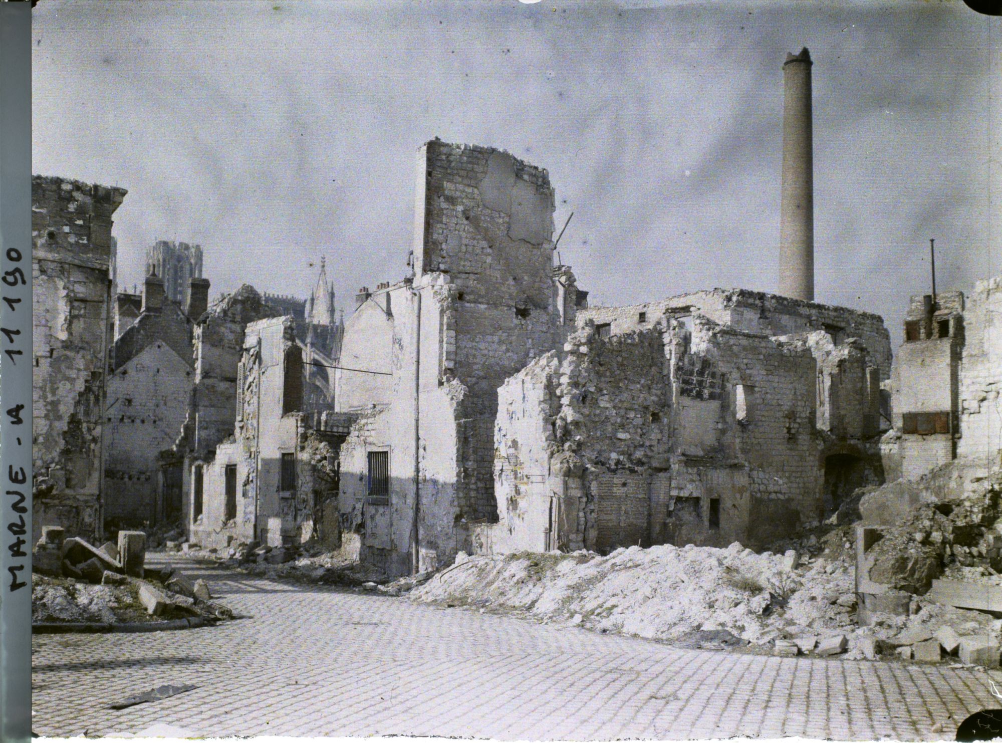 Image représentant Ruines à l'angle de la rue des Trois Raisinets et de la rue de l'Isle