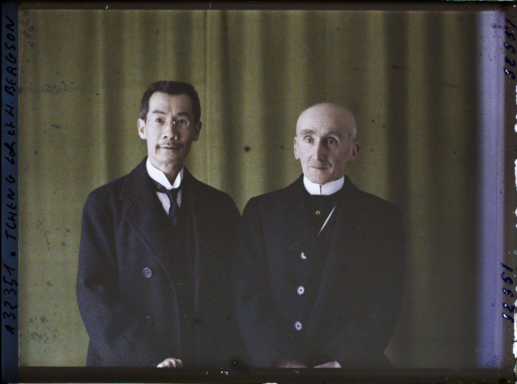 Image représentant https://musee-albert-kahn.s-museum.fr/home/NWQ2OTAwYzNmYjZlZTk1ZWQwODJmMjY4L2dlbmVyaWMtbm90aWNlLXRhYi9hdXRob3JpdHkvNjE3YTc5ZjVjZjhiODk2OGIzMzM3ZDIx/5d6900c3fb6ee95ed082f268/generic-notice-tab/authority/617a79eacf8b8968b333657e Messieurs Tcheng Loh et  https://musee-albert-kahn.s-museum.fr/home/NWQ2OTAwYzNmYjZlZTk1ZWQwODJmMjY4L2dlbmVyaWMtbm90aWNlLXRhYi9hdXRob3JpdHkvNjE3YTc5ZjVjZjhiODk2OGIzMzM3ZDIx/5d6900c3fb6ee95ed082f268/generic-notice-tab/authority/617a79eacf8b8968b3336582 Henri Bergson