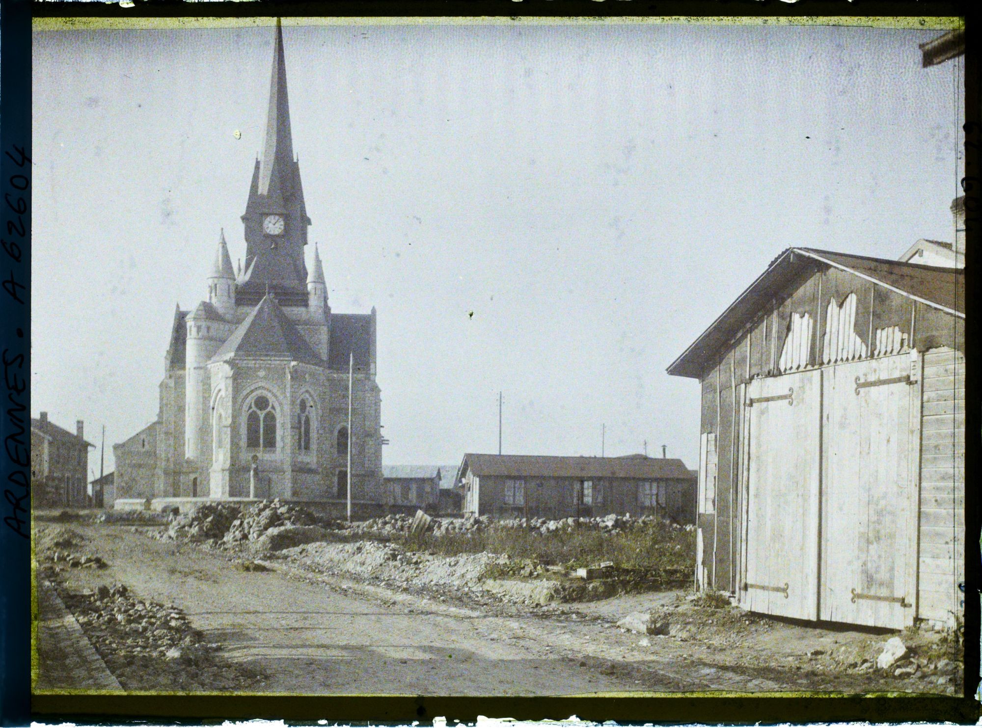 Image représentant France, Cernay près Monthois, Place de l'Eglise