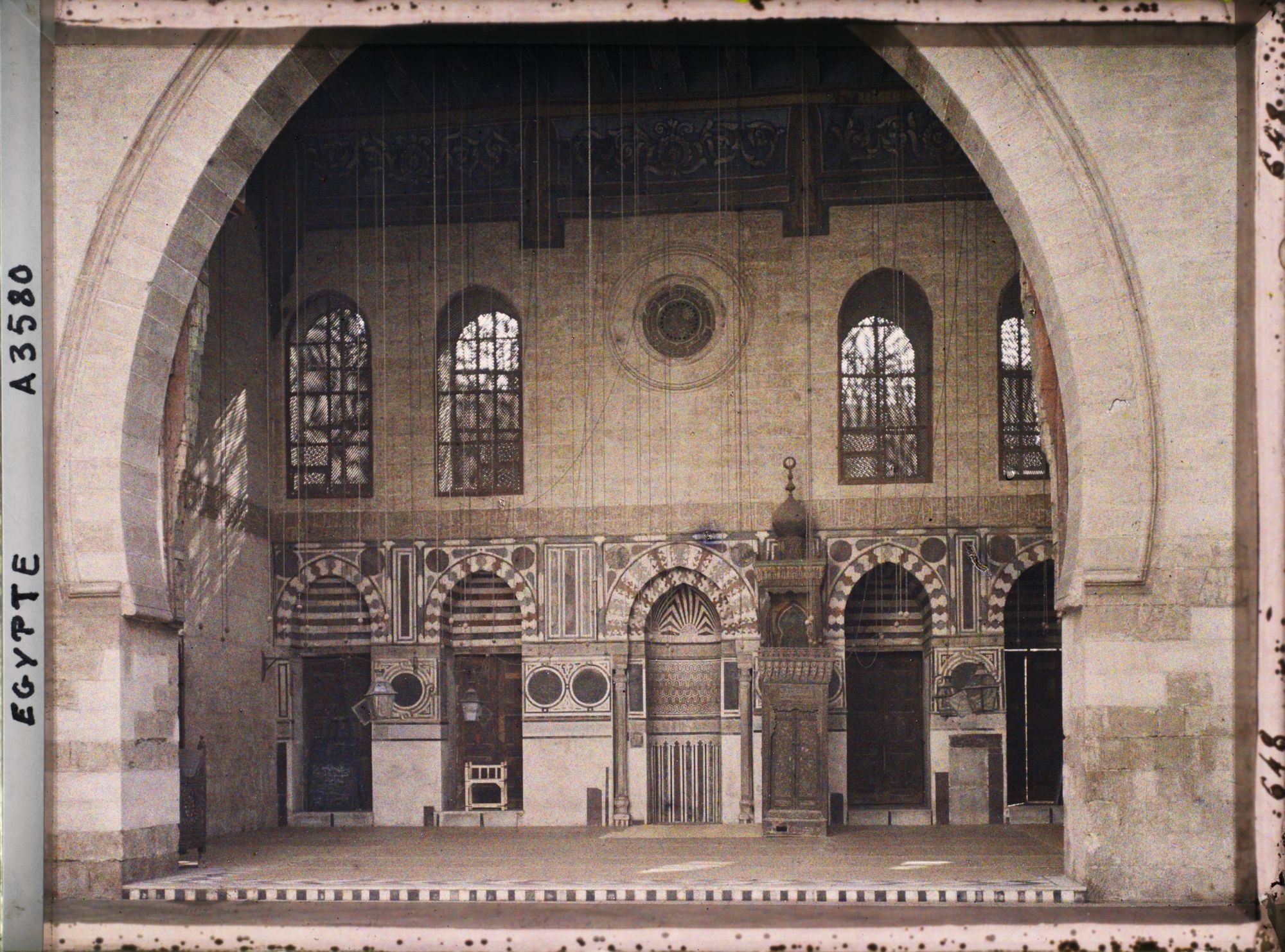 Image représentant Intérieur de la mosquée d'El Ashraf