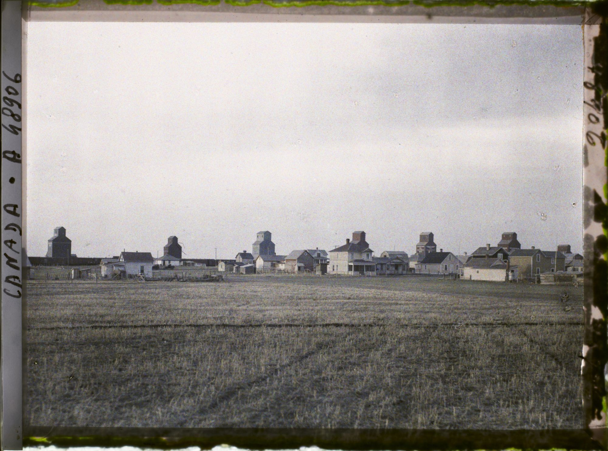 Image représentant Canada, Gravellebourg, Elevateurs le long de la Voie du Ch. de fer