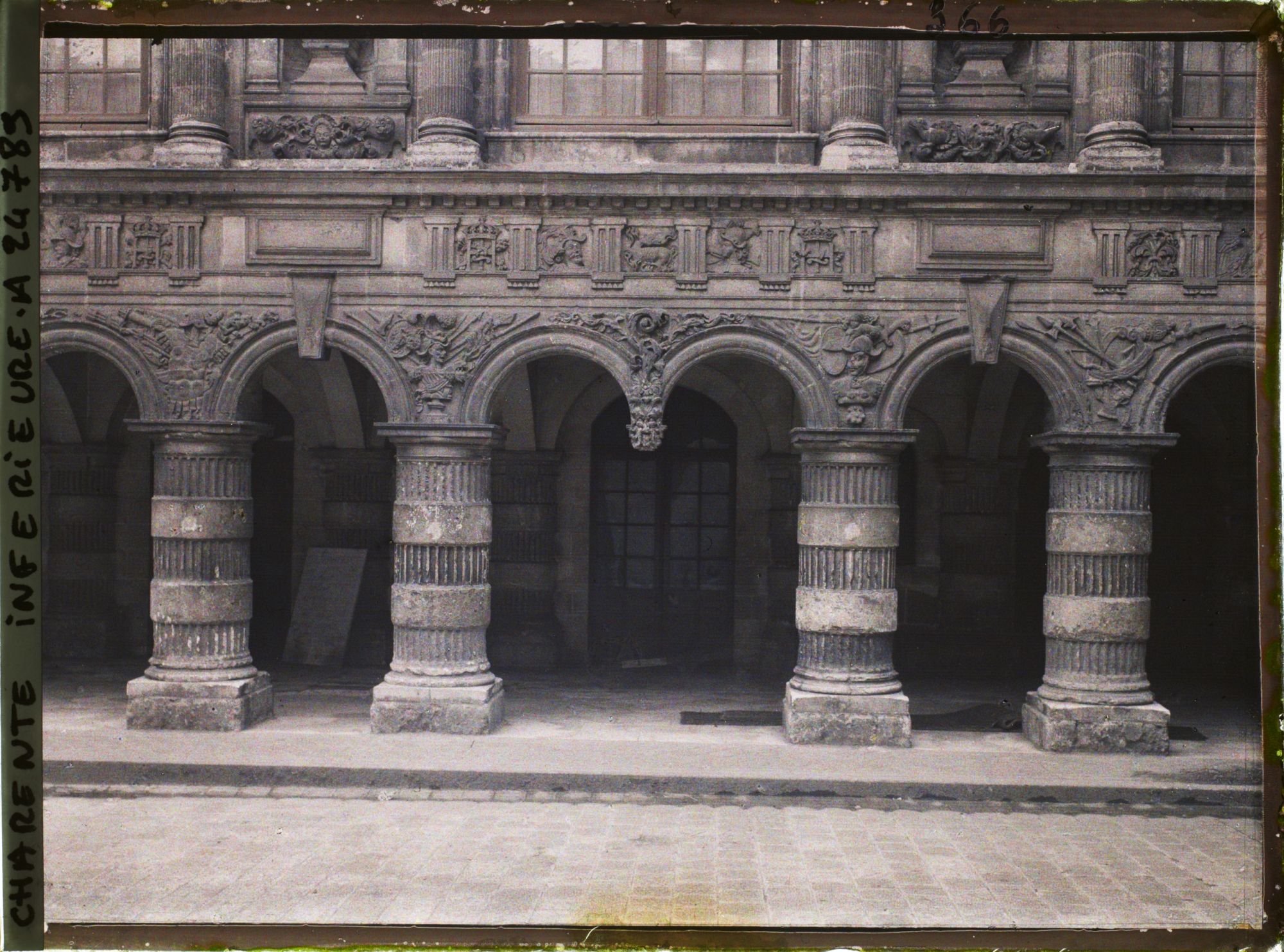 Image représentant Les arches de la cour d'Honneur de l'Hôtel de Ville