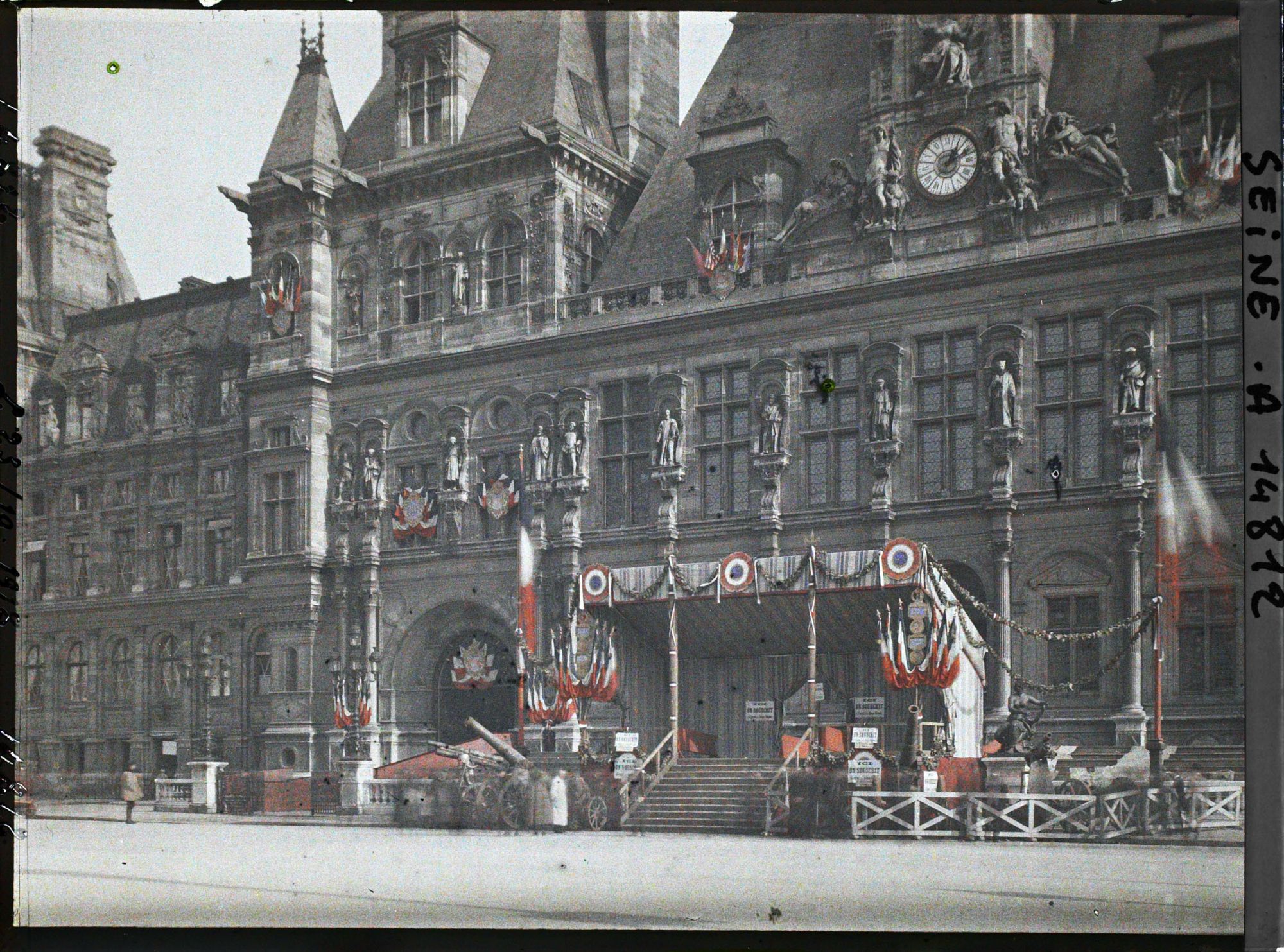 Image représentant Bureau de souscription devant l'Hôtel de Ville