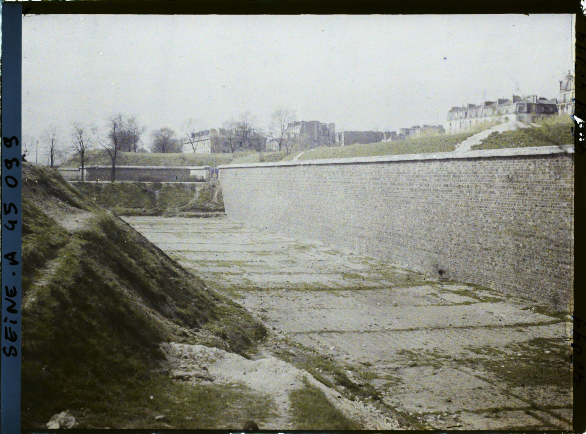 Image représentant Les fortifications à la porte d'Orléans (?)