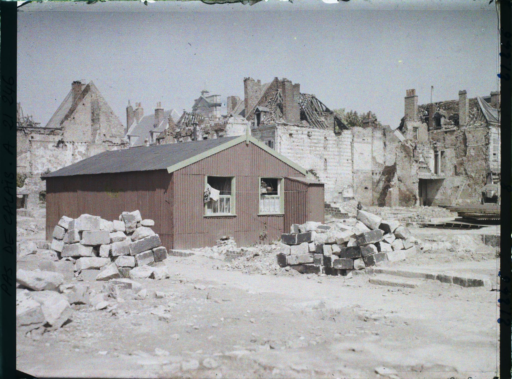 Image représentant France, Arras, Rue Vreziers - petite Maison en tôle ondulée