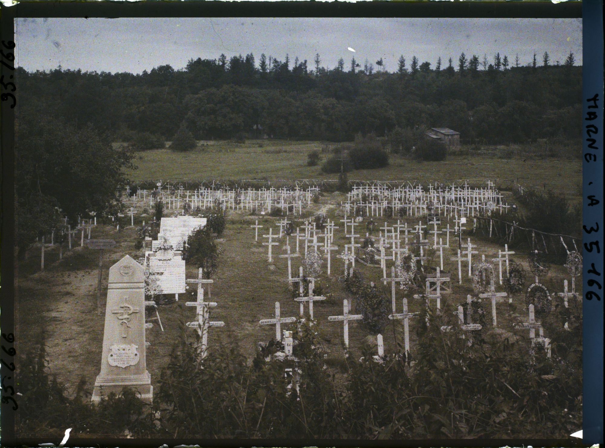 Image représentant France, Vienne la Ville, Cimetière de N° 5 de Vienne le Château