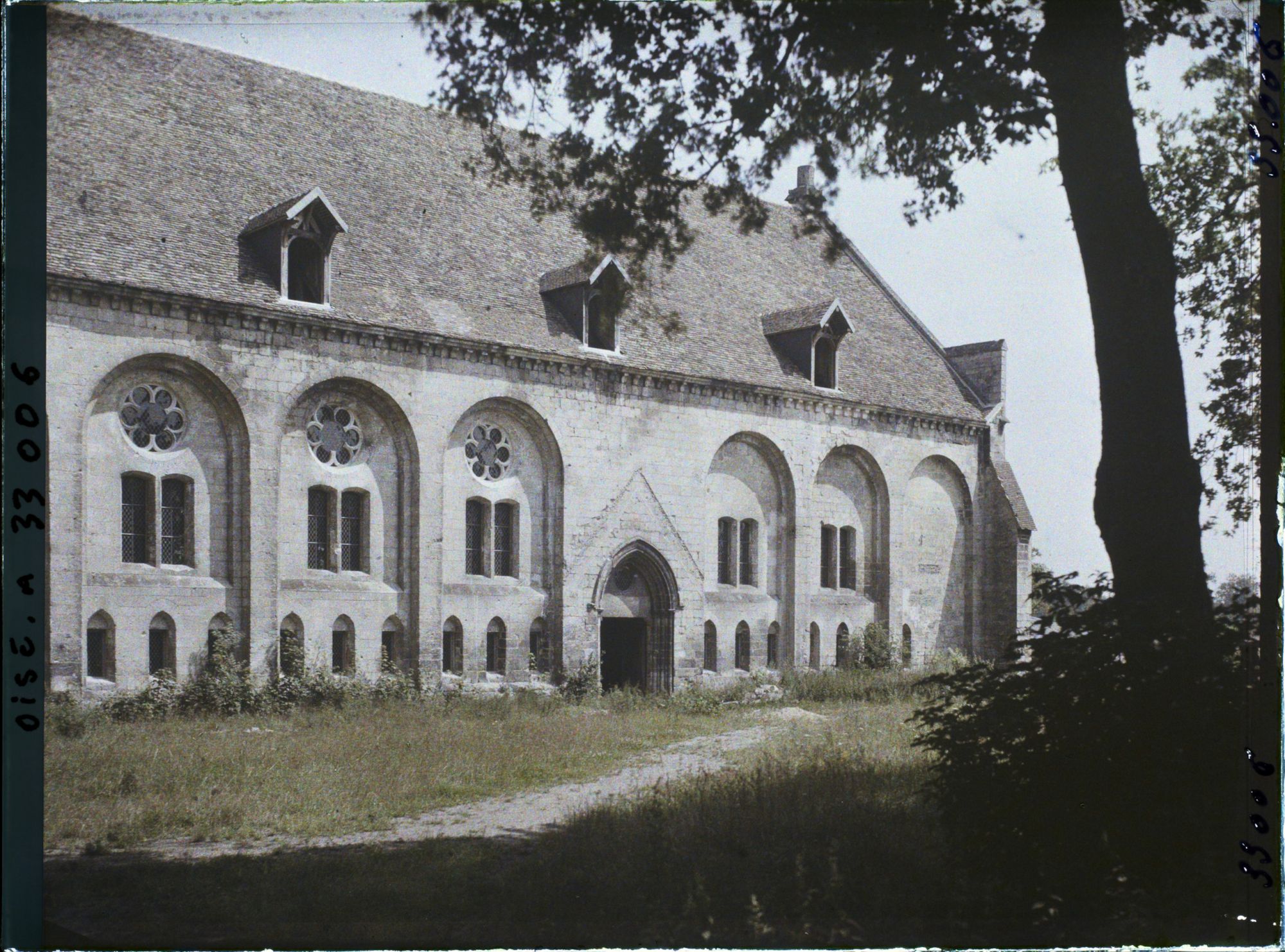 Image représentant France, Ourscamp, Ruines de l'Abbaye d'Ourscamps :  La salle des Morts, vue extérieure