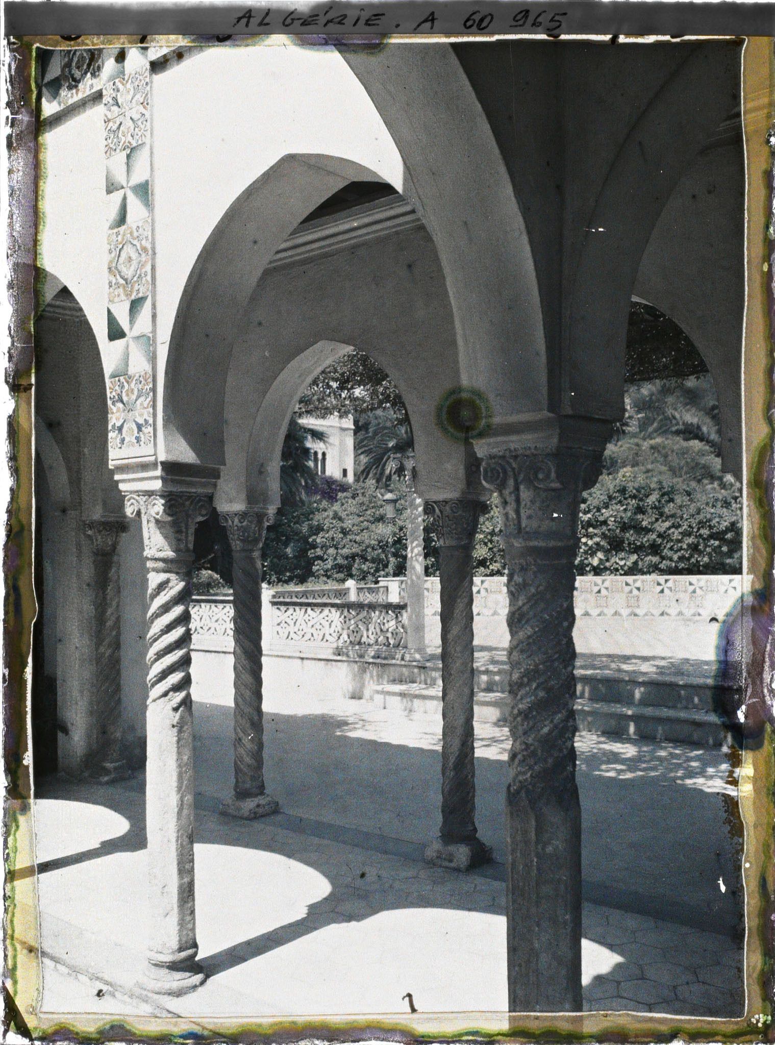 Image représentant Galerie d'un petit pavillon dans le palais d'été du Gouverneur
