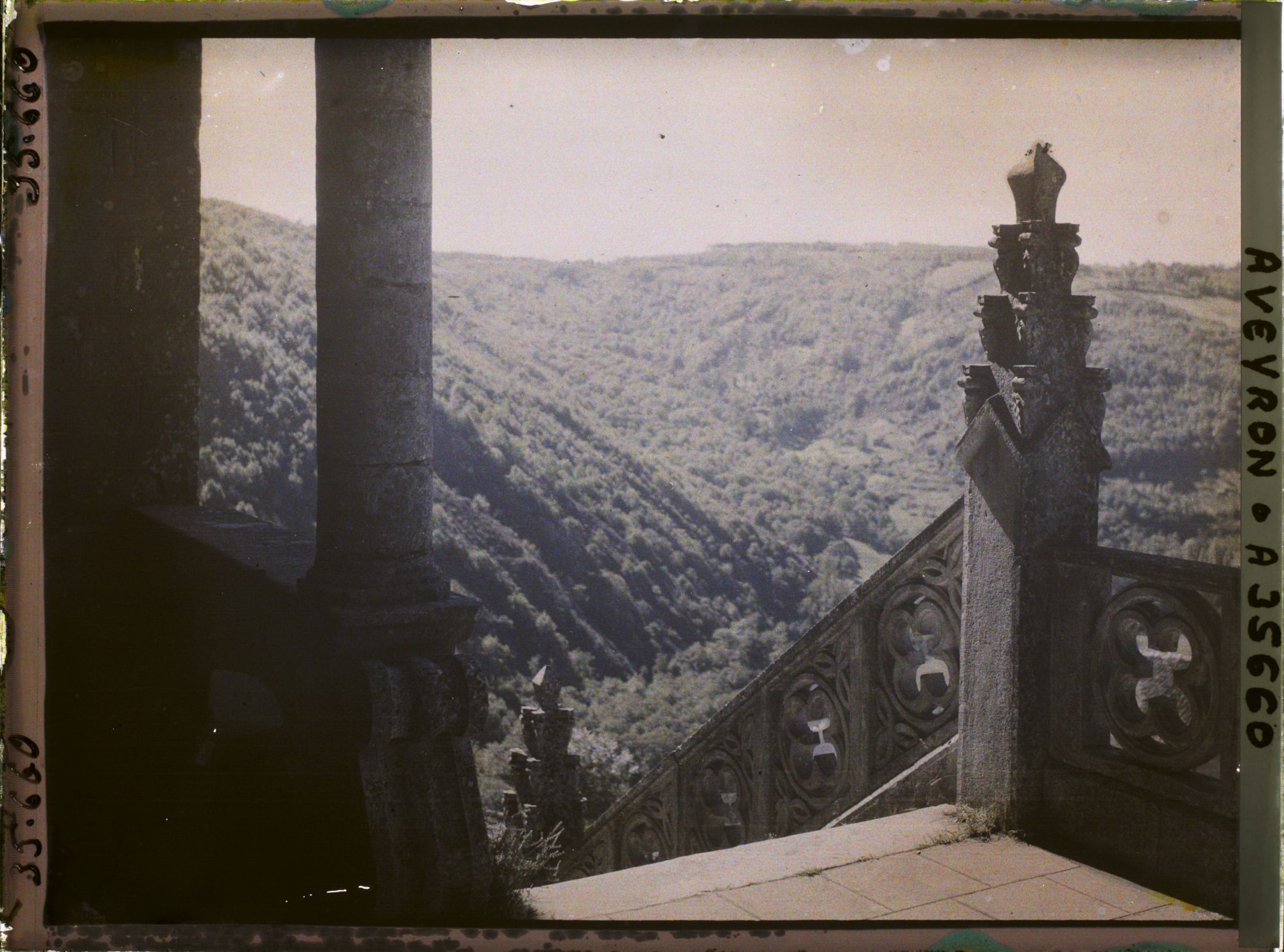 Image représentant La rampe d'escalier de l'église Saint-Jean
