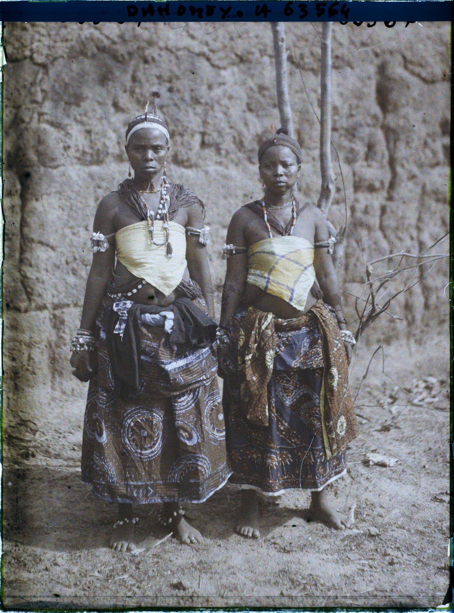 Image représentant Deux féticheuses d'Aligbonon