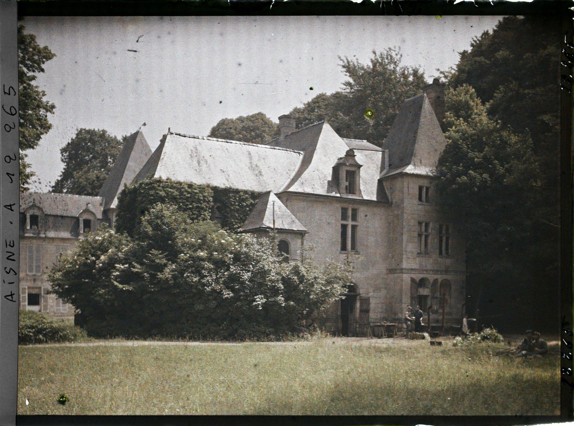 Image représentant Pavillon Henri-IV, côté sud du château de Vauxbuin utilisé comme hôpital