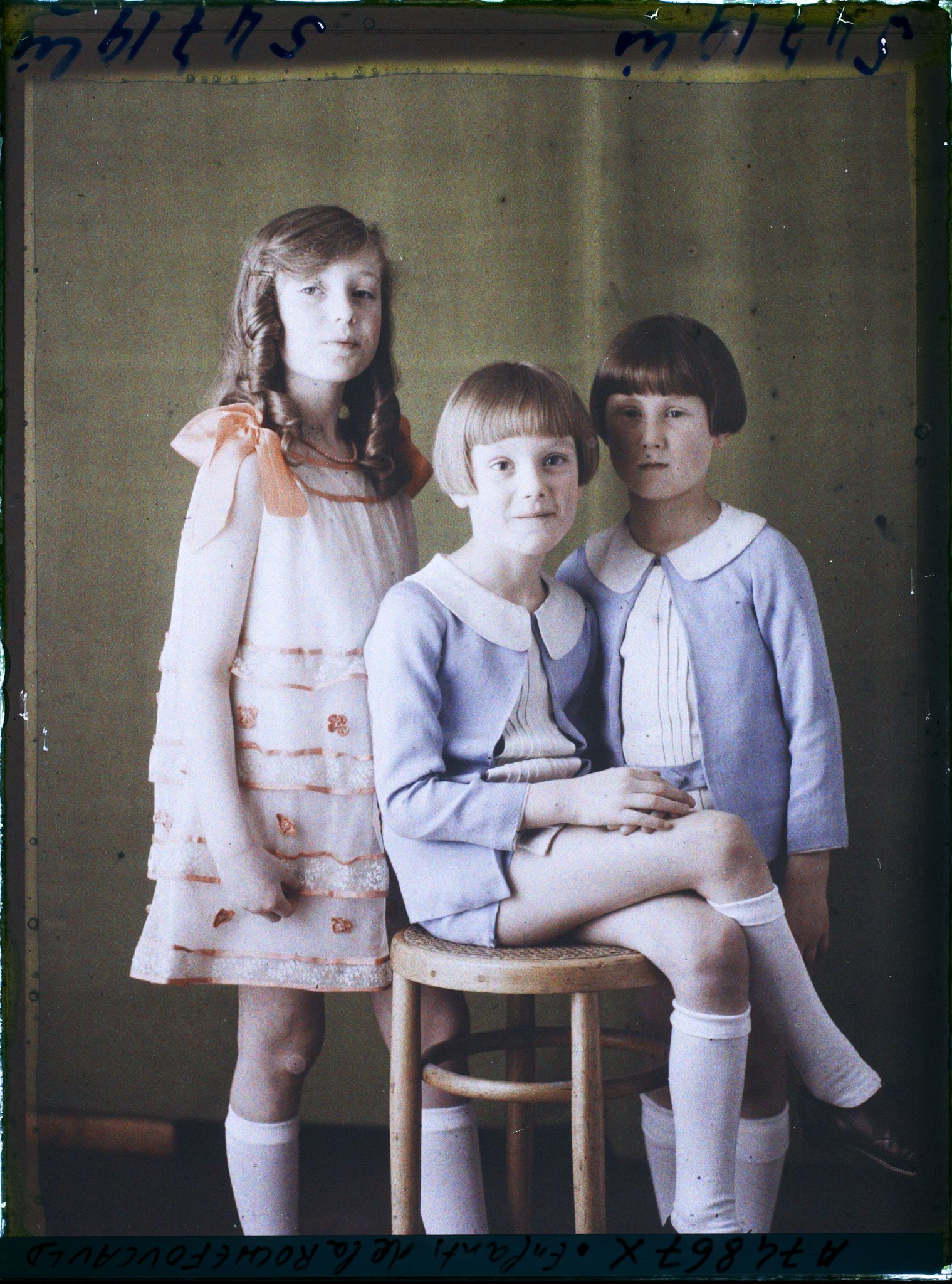Image représentant https://musee-albert-kahn.s-museum.fr/home/NWQ2OTAwYzNmYjZlZTk1ZWQwODJmMjY4L2dlbmVyaWMtbm90aWNlLXRhYi9hdXRob3JpdHkvNjE3YTc5ZjVjZjhiODk2OGIzMzM3ZDIx/5d6900c3fb6ee95ed082f268/generic-notice-tab/authority/617a79ebcf8b8968b3337681 Isabelle,  https://musee-albert-kahn.s-museum.fr/home/NWQ2OTAwYzNmYjZlZTk1ZWQwODJmMjY4L2dlbmVyaWMtbm90aWNlLXRhYi9hdXRob3JpdHkvNjE3YTc5ZjVjZjhiODk2OGIzMzM3ZDIx/5d6900c3fb6ee95ed082f268/generic-notice-tab/authority/617a79ebcf8b8968b333767f François,  https://musee-albert-kahn.s-museum.fr/home/NWQ2OTAwYzNmYjZlZTk1ZWQwODJmMjY4L2dlbmVyaWMtbm90aWNlLXRhYi9hdXRob3JpdHkvNjE3YTc5ZjVjZjhiODk2OGIzMzM3ZDIx/5d6900c3fb6ee95ed082f268/generic-notice-tab/authority/617a79ebcf8b8968b3337680 Philippe les enfants de la Duchesse de La Rochefoucaud