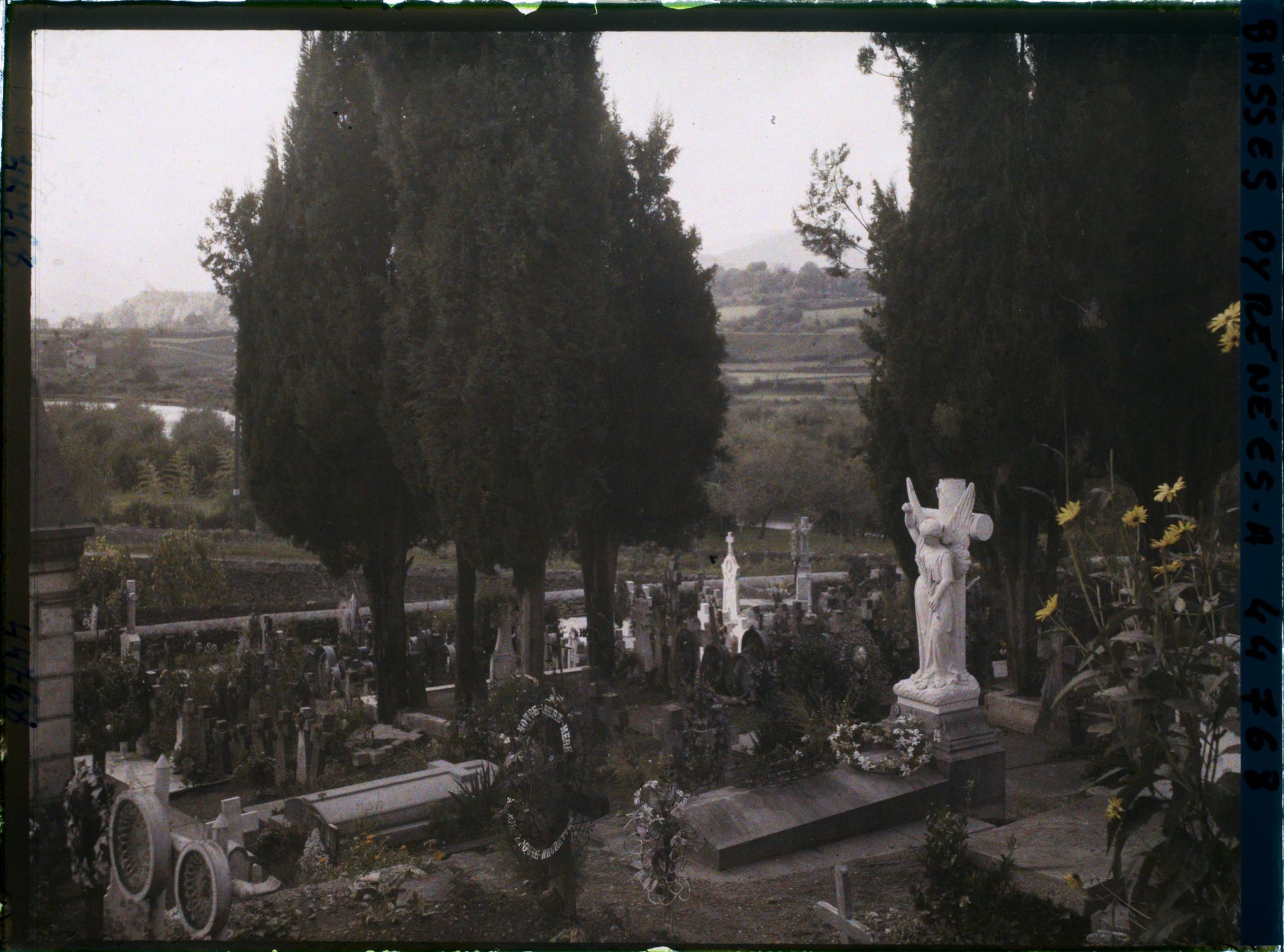 Image représentant France , Tardets, Le Cimetière