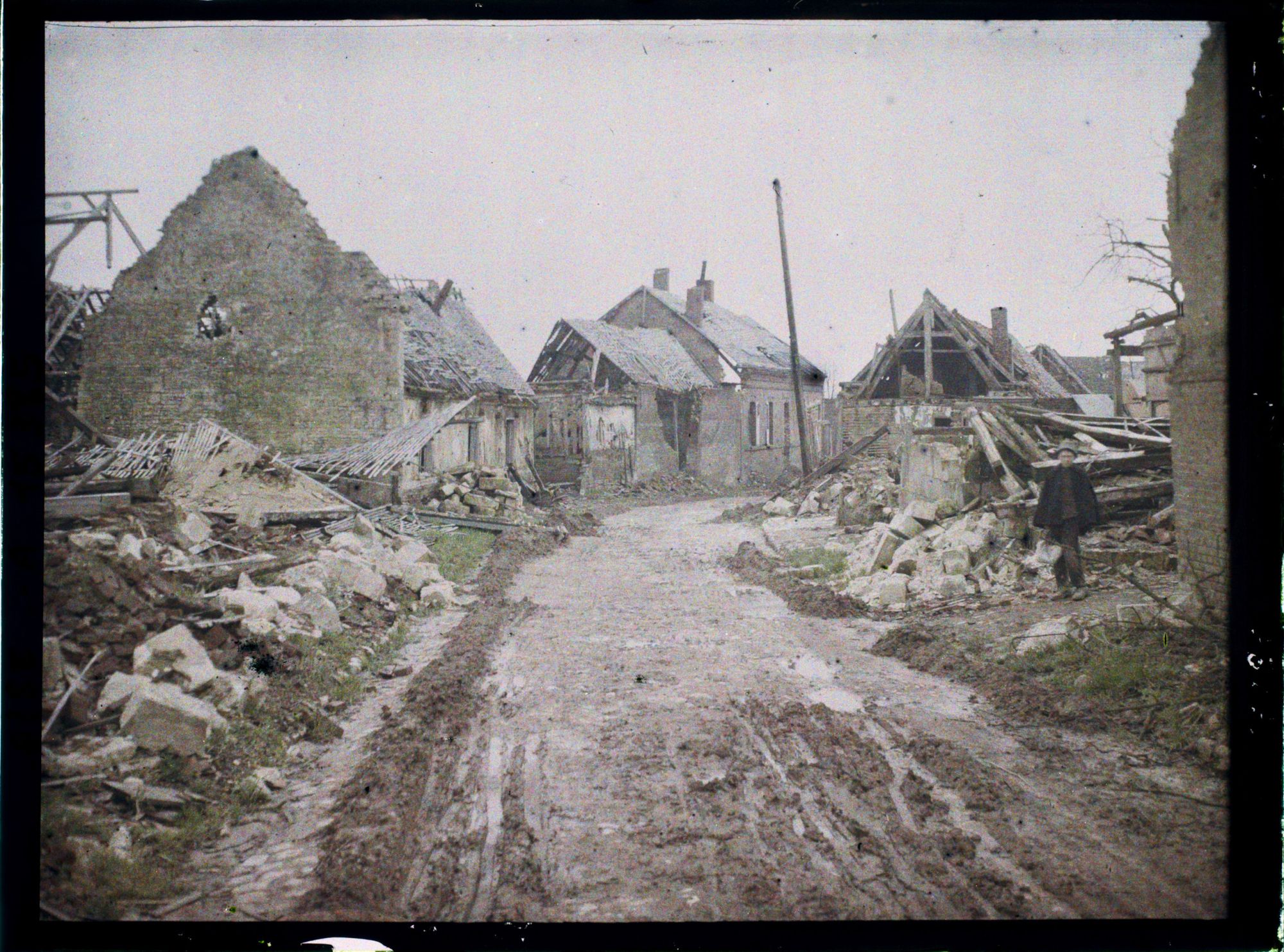 Image représentant France, Orvillers Sorel, Guerre : Les Ruines de la Rue de l'Eglise