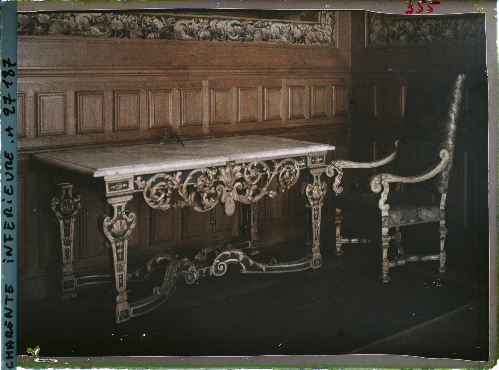 Image représentant La table et le fauteuil, cabinet Jean Guiton, Hôtel de Ville
