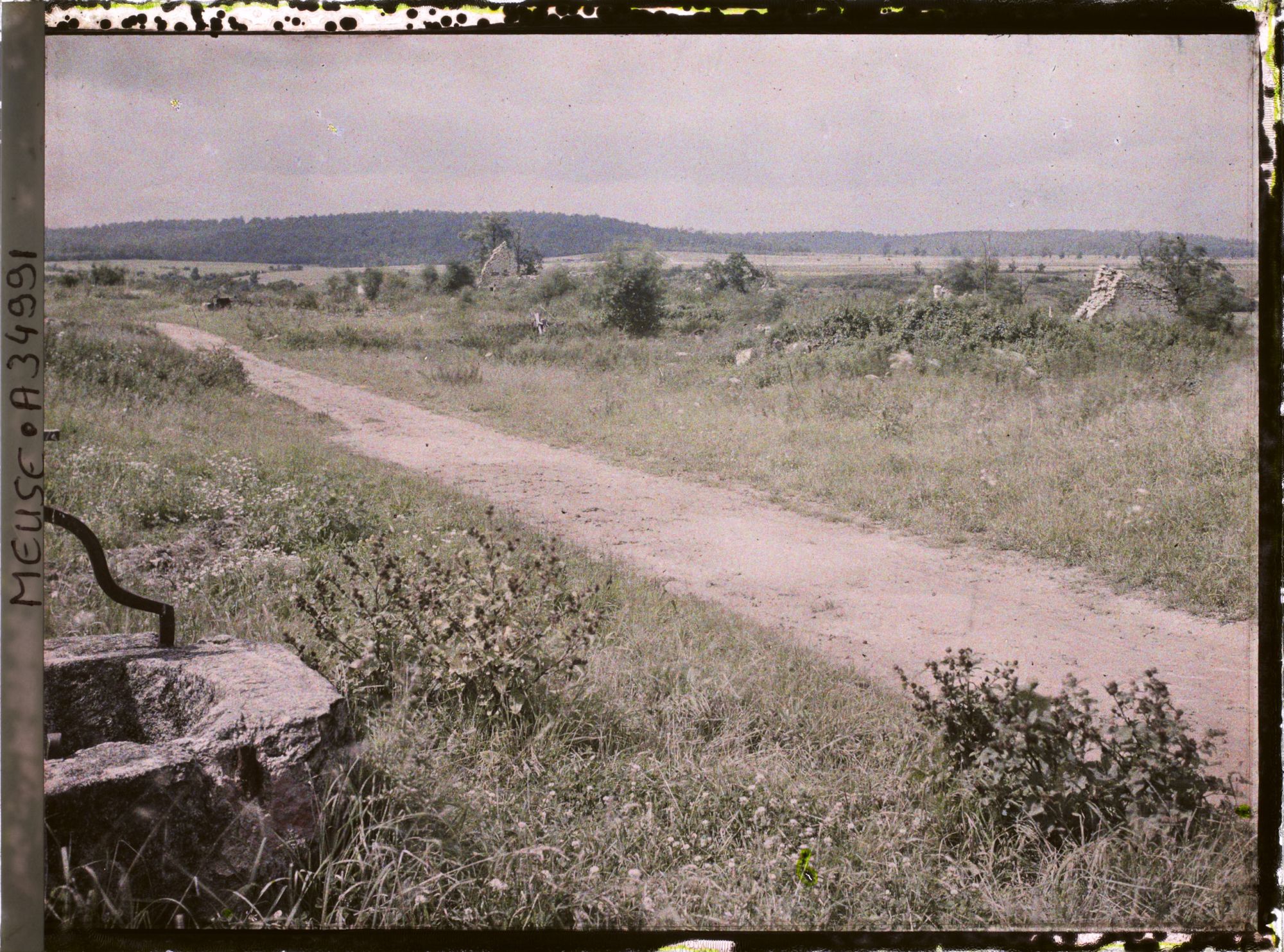 Image représentant France, Boureuil Secteur de Vauquois, Restes du Village