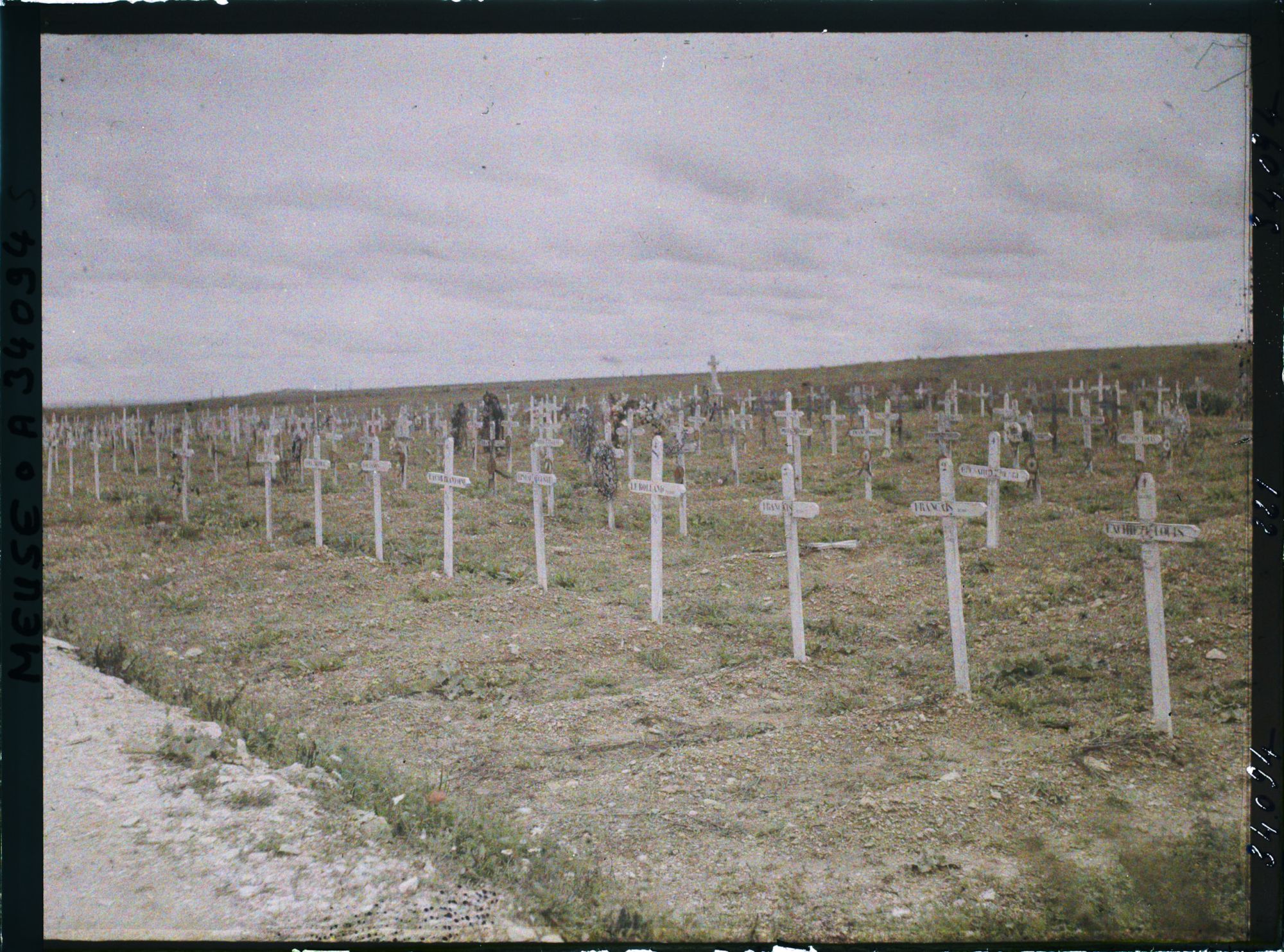 Image représentant France, Fleury, Une partie du Cimetière