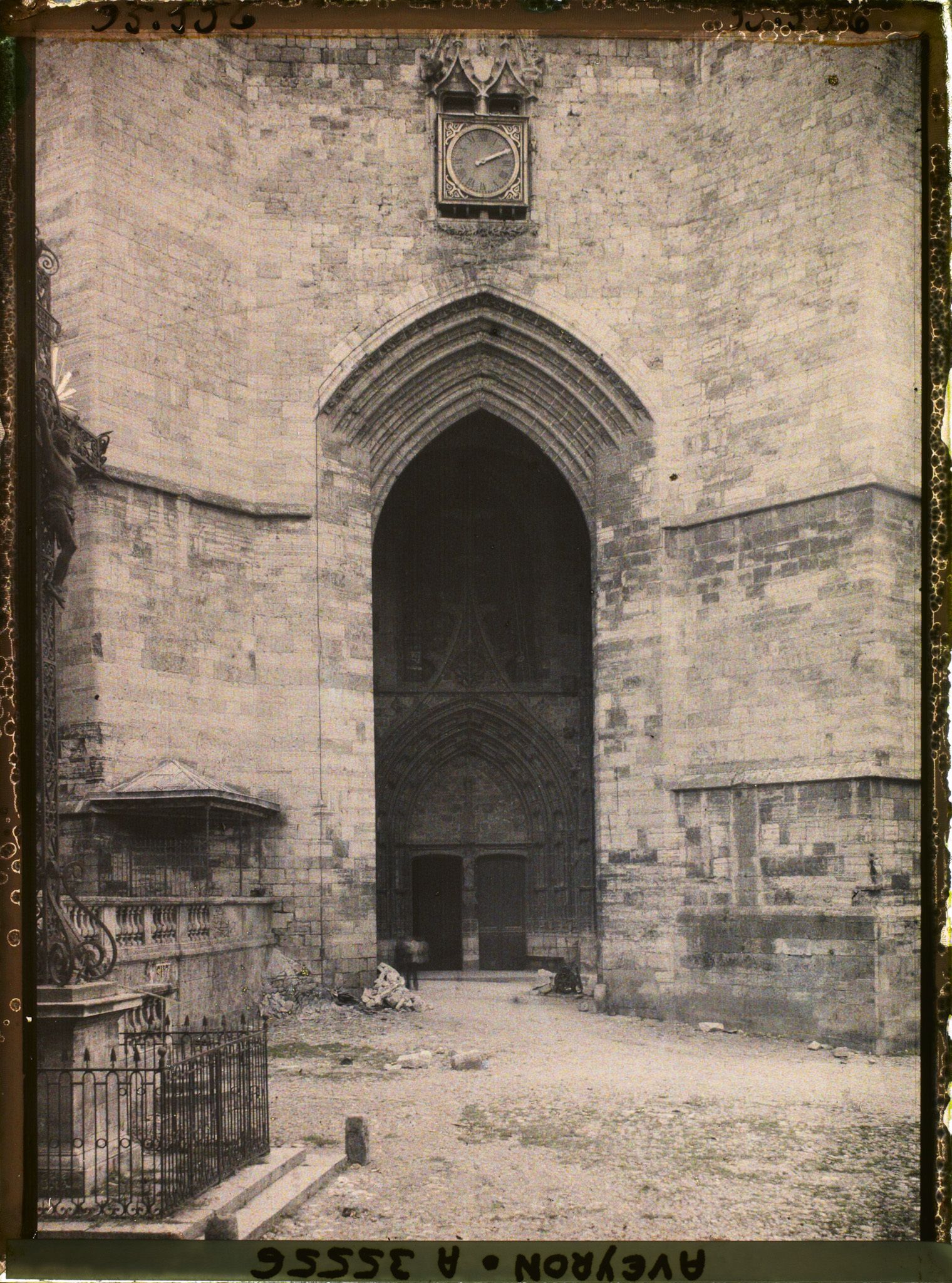Image représentant Le portail de la Collégiale Notre-Dame