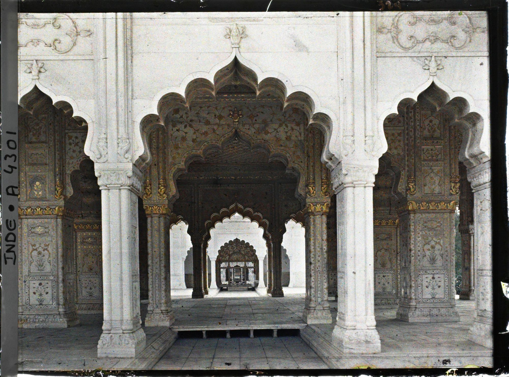 Image représentant Intérieur de la salle des audiences privées (Diwan-i-Khas) dans le fort Rouge (Lal Qila)