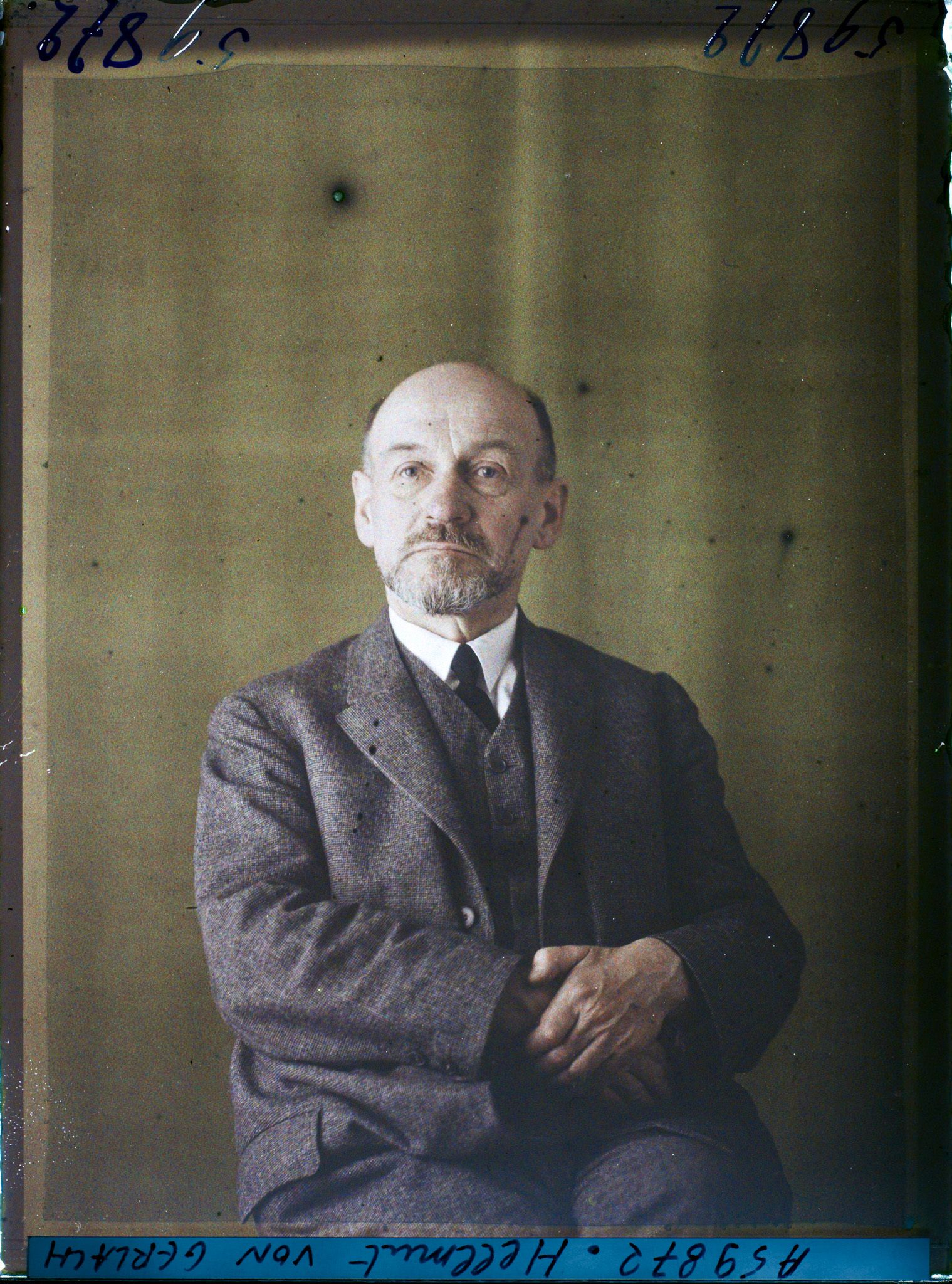 Image représentant https://musee-albert-kahn.s-museum.fr/home/NWQ2OTAwYzNmYjZlZTk1ZWQwODJmMjY4L2dlbmVyaWMtbm90aWNlLXRhYi9hdXRob3JpdHkvNjE3YTc5ZjVjZjhiODk2OGIzMzM3ZDIx/5d6900c3fb6ee95ed082f268/generic-notice-tab/authority/617a79ebcf8b8968b3336d9b Monsieur Hellmut von Gerlach