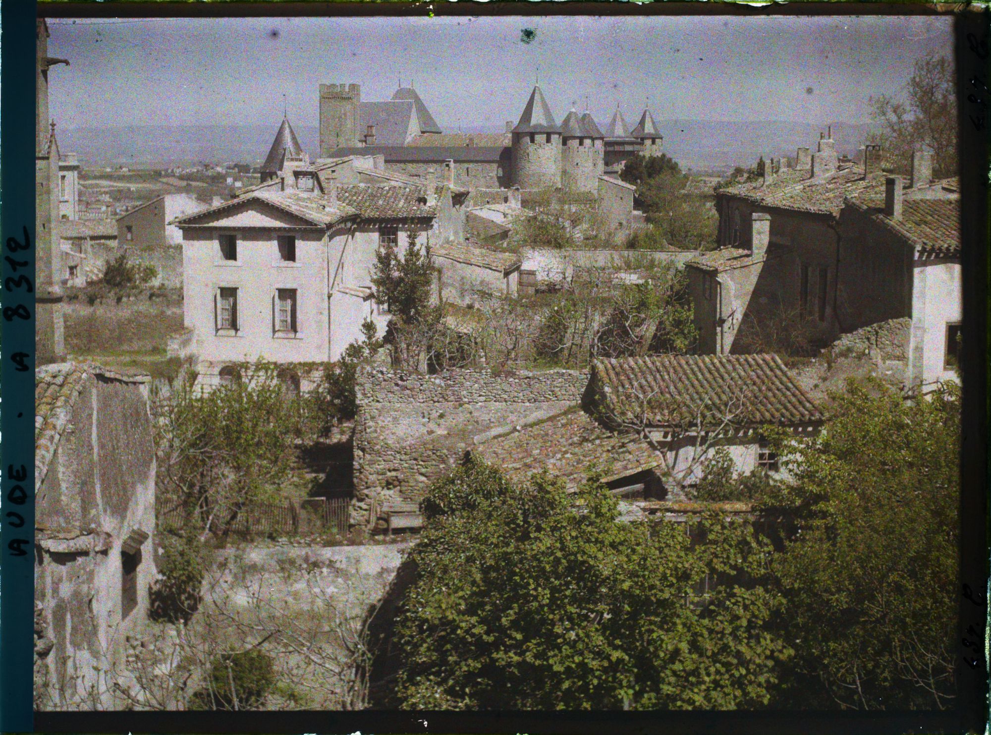 Image représentant La cité et le chateau dans le fond