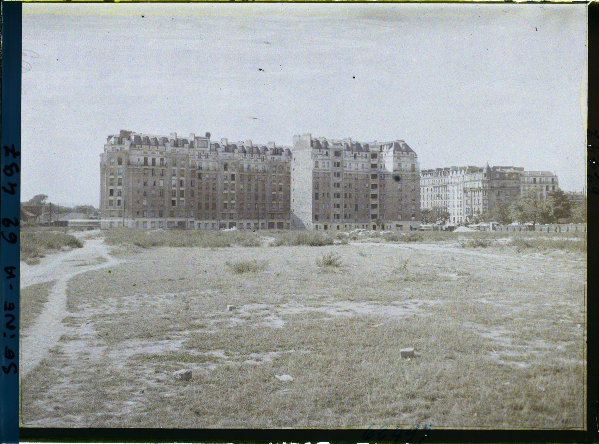 Image représentant Construction d'habitations à bon marché (HBM) sur la zone de fortifications à la porte de d'Orléans (?)