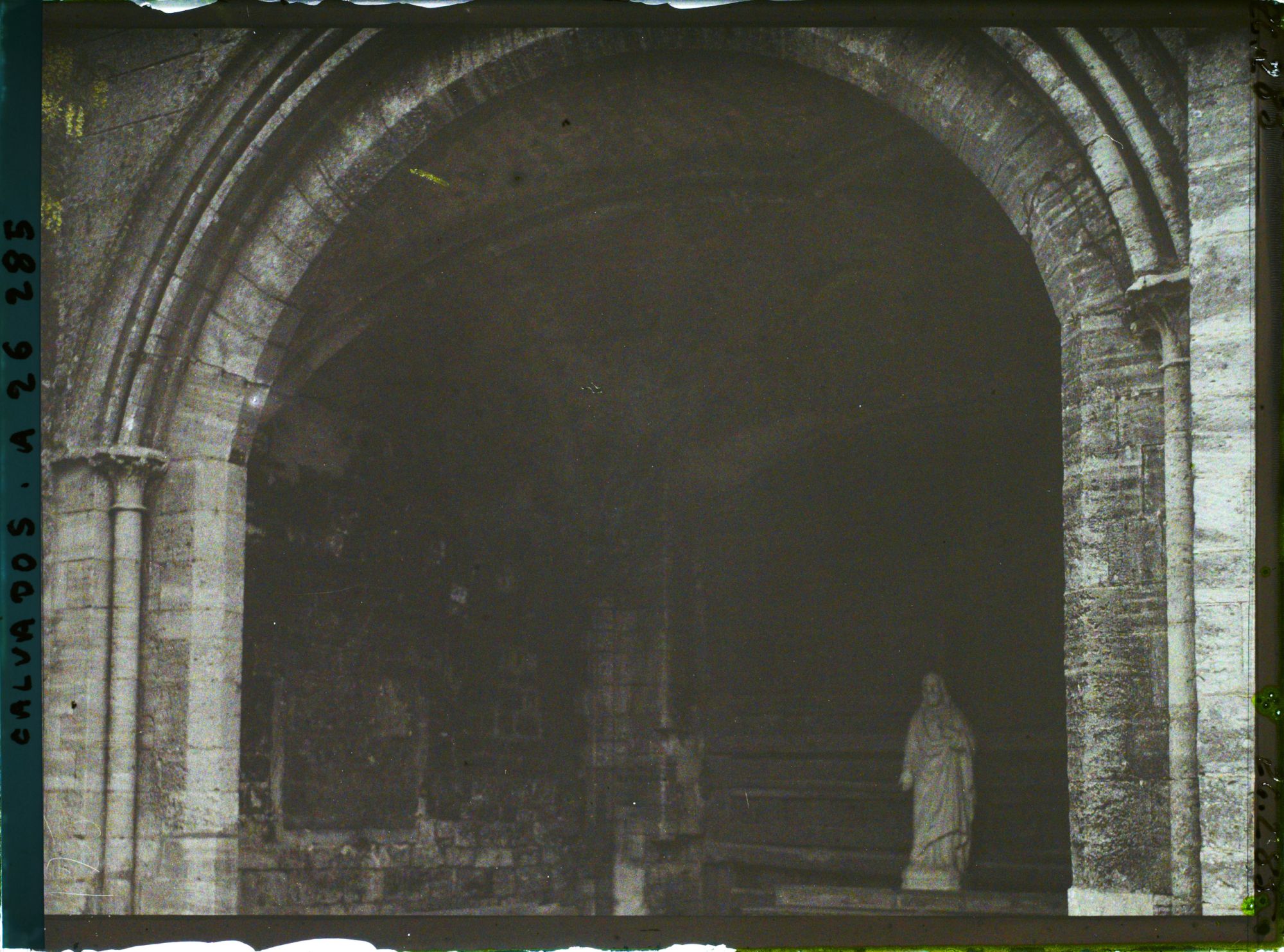 Image représentant Le porche du prieuré