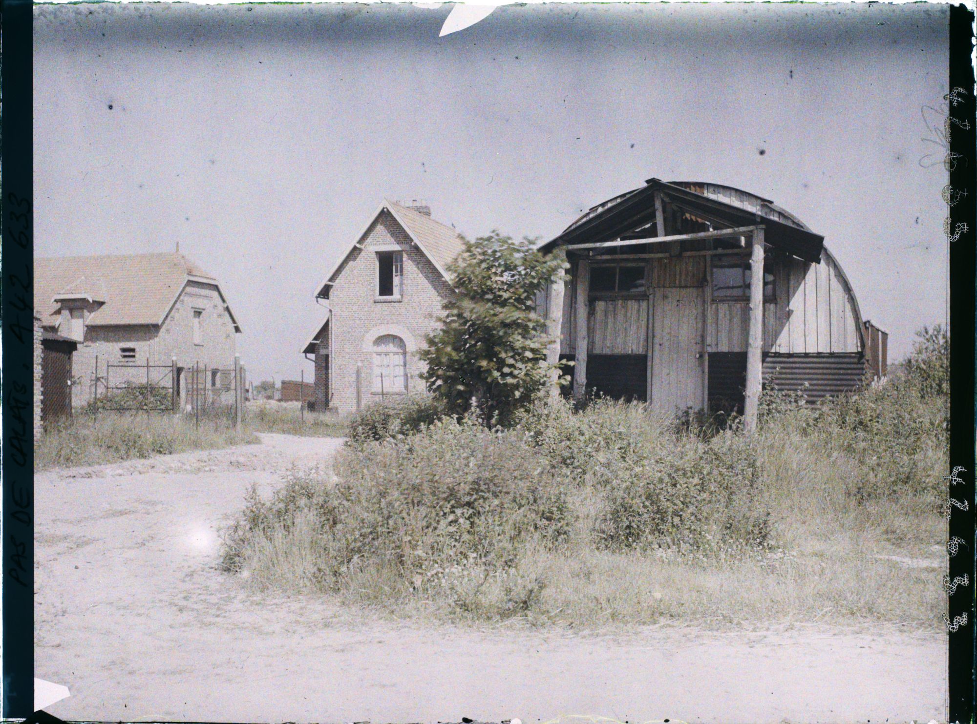 Image représentant France, Ecurie, Eglise provisoire et reconstructions