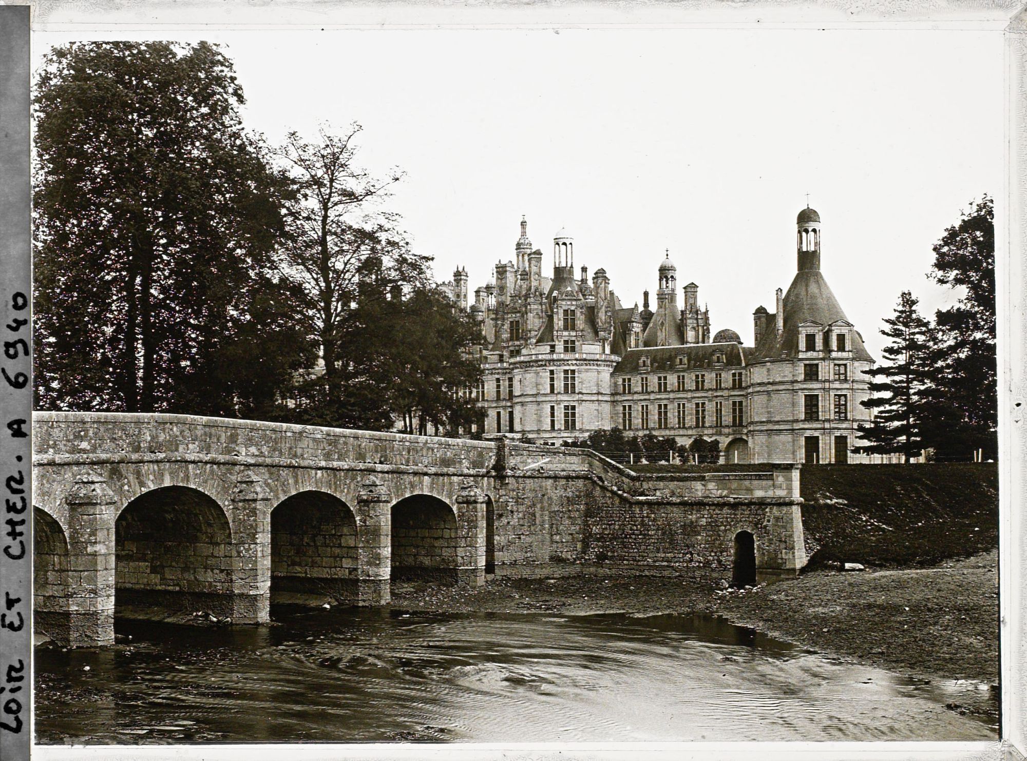 Image représentant Le pont et le château